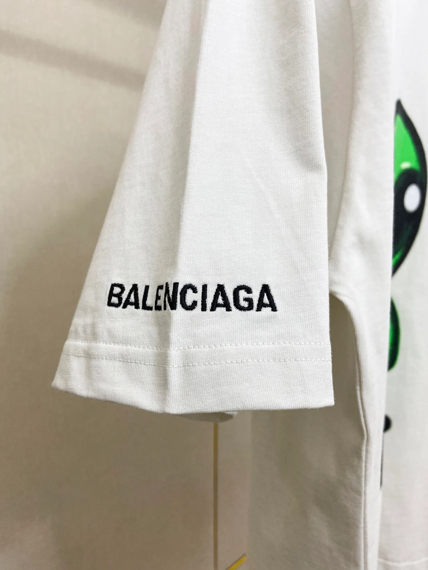 🅿️180 9196# Actual photo top version [[BALENCIA*GA] official website quality Paris new alien front panel smiley face print luminous effect short-sleeved T-shirt OS version loose dropped shoulders Unisex fabric: 260g 100% cotton double yarn Technology: front and rear digital direct injection right sleeve embroidery garment wash shaping solid color Color: black off-white floral gray Size: XS S M L