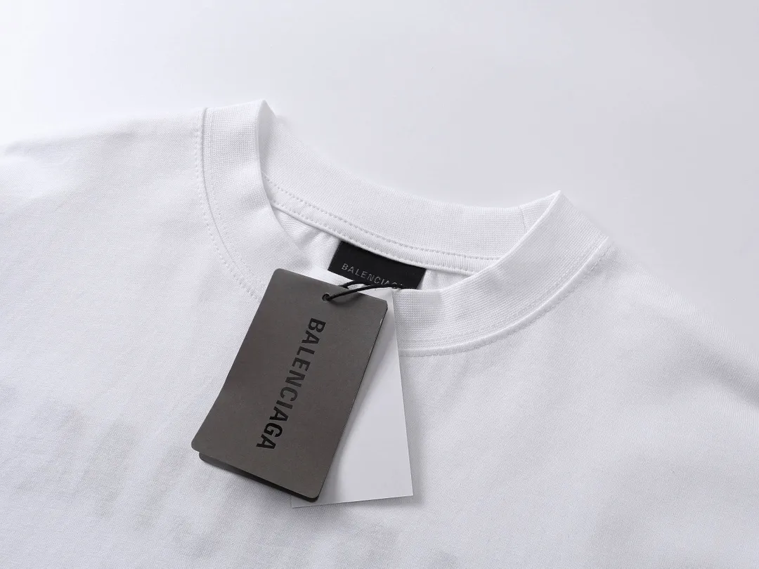 🅿️210 Real photos [Top version. Official website quality] BALENCI*GA/Paris #Classic style. Classic letter embroidered long-sleeved T-shirt on the front and back #2024 spring and autumn brick cabinet synchronization.                       The fabric is made of Paris ZP custom-woven and dyed cotton double yarn, weighing 260 grams. The cloth surface is clean. The cloth pattern is clear, soft and comfortable. The threads are dyed with no color difference. The classic letters are embroidered with an imported embroidery machine. The letters are clear and the effect is three-dimensional, restoring the brick cabinet. The version adopts the OS loose shoulder style. The same style for men and women. Coding: BL235067 Color: black, white, smoke gray Size: XS S M L