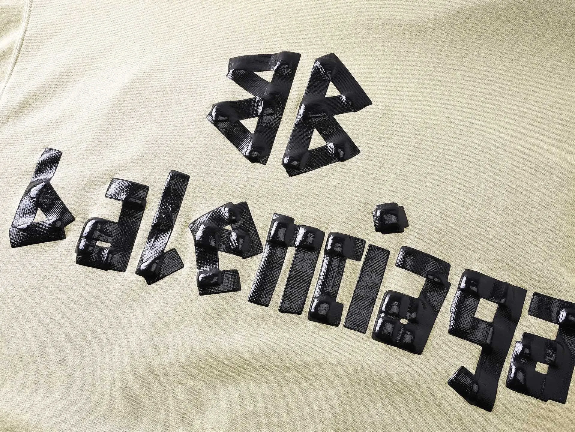 🅿️420 - BALENCI*GA 24ss Paris hot-selling tape hooded sweatshirt. The front and back panels are printed with tape direct printing. Many hand-made grinding. The ready-made clothes are washed and worn. The cloth surface is clean. The cloth pattern is clear, super heavy work. Soft and comfortable. Exclusively pattern-woven and dyed 450g fabric. Threads are dyed in the same vat with zero color difference. Different from the market currency. The version adopts os loose shoulder version. Welcome to compare, same style for men and women. -Color: Iron gray blue, Paris blue, washed black, burgundy, fluorescent yellow, green, khaki -SIZE: XS S M L style number 8912#