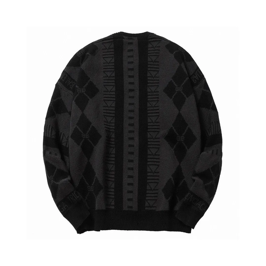 🅿️470 (1:1 original order quality) Balenciaga/Balenciaga geometric pattern sweater Process description: Made of 40 counts of double-strand combed siro spinning, the panels are dyed red light black, blue light black, gray black, green black. Imported 12-knitting machine is used to make multi-color jacquard technology on the board. The ready-made garments are washed and then manually cut into pieces. They can be matched with the same style to create a fashionable look and suit various occasions. Customized accessories, complete with three labels, same style for men and women! Color: Black Size: S M L XL
