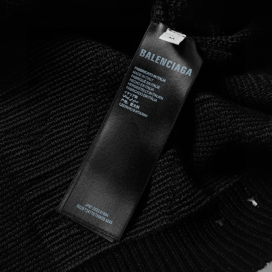 🅿️470 (1:1 original order quality) Balenciaga/Balenciaga geometric pattern sweater Process description: Made of 40 counts of double-strand combed siro spinning, the panels are dyed red light black, blue light black, gray black, green black. Imported 12-knitting machine is used to make multi-color jacquard technology on the board. The ready-made garments are washed and then manually cut into pieces. They can be matched with the same style to create a fashionable look and suit various occasions. Customized accessories, complete with three labels, same style for men and women! Color: Black Size: S M L XL