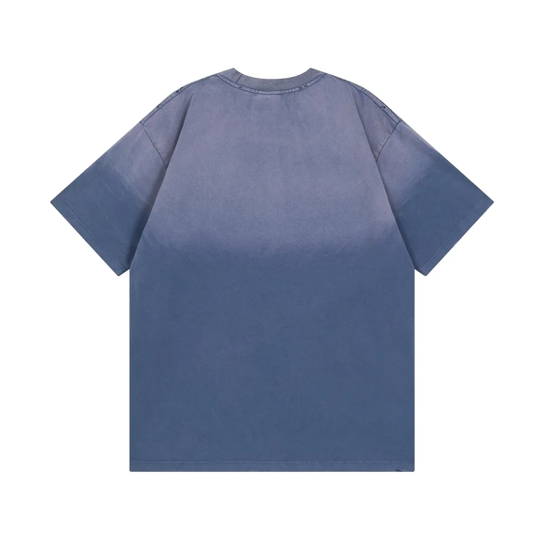 🅿️210 Detailed picture [Top version. Official website quality] BALENCI*GA/Paris. 2024 latest Paris Eiffel Tower inkjet gradient color printed washed and distressed short-sleeved T-shirt. Overweight craftsmanship, brick cabinet synchronization. ⚠️Distinguish market currency, genuine product development, welcome to compare! The weight is 260 grams, ground. The hand-painting is consistent with ZP, and the printing uses Kornit digital direct printing. The garments are washed and worn. The whole piece is designed with extra heavy craftsmanship. Comparisons welcome. The version adopts OS loose shoulder style. Same style for men and women. Code: BL223333 Color: pink, washed blue (the process of washing blue is different, and the price is also different) Size: XS to L