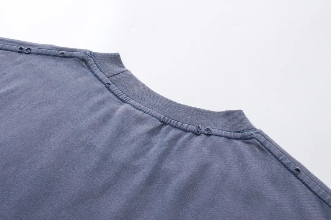 🅿️210 Detailed picture [Top version. Official website quality] BALENCI*GA/Paris. 2024 latest Paris Eiffel Tower inkjet gradient color printed washed and distressed short-sleeved T-shirt. Overweight craftsmanship, brick cabinet synchronization. ⚠️Distinguish market currency, genuine product development, welcome to compare! The weight is 260 grams, ground. The hand-painting is consistent with ZP, and the printing uses Kornit digital direct printing. The garments are washed and worn. The whole piece is designed with extra heavy craftsmanship. Comparisons welcome. The version adopts OS loose shoulder style. Same style for men and women. Code: BL223333 Color: pink, washed blue (the process of washing blue is different, and the price is also different) Size: XS to L