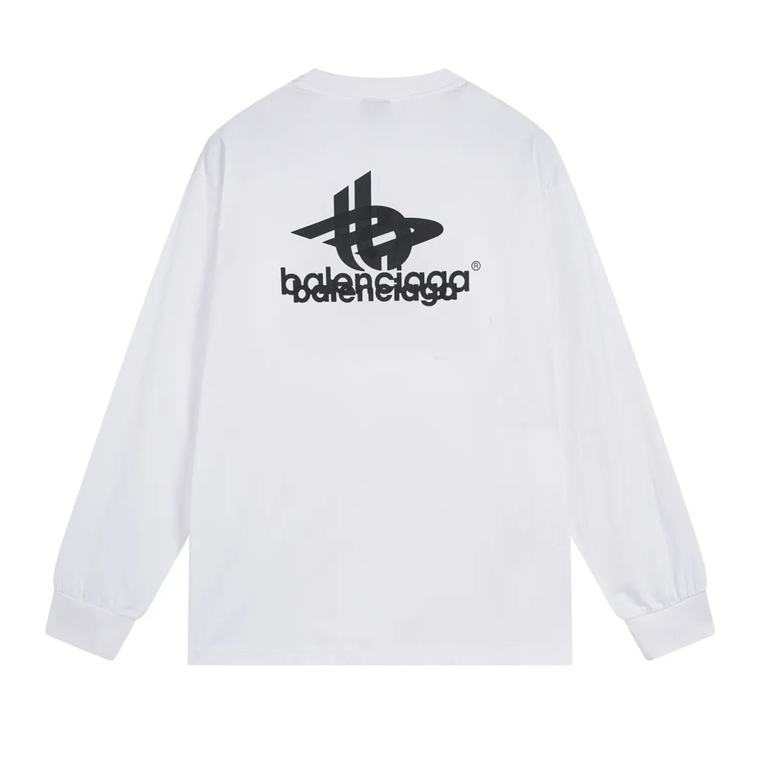 🅿️210 real photos [Top version. Official website quality] BALENCI*GA/Paris. 2024 new model. Phantom double LOGO classic pattern printed long-sleeved T-shirt. Brick cabinet synchronization. Genuine product developed at the first time, happy to print and compare! The fabric is made of Paris ZP custom-woven and dyed cotton with double yarns and compact cotton. The weight is 260 grams. The cloth surface is clean. The cloth pattern is clear, soft and comfortable. The threads are dyed with no color difference. The classic printing is made of environmentally friendly imported materials, with LOGO phantom effect, clear letters and three-dimensional effect. Restore the brick cabinet. Ready-made clothes are washed and distressed, different market currency, welcome to compare, the version adopts OS loose shoulder version. Same style for men and women Coding: BL225029 Color: black, white Size: XS S M L