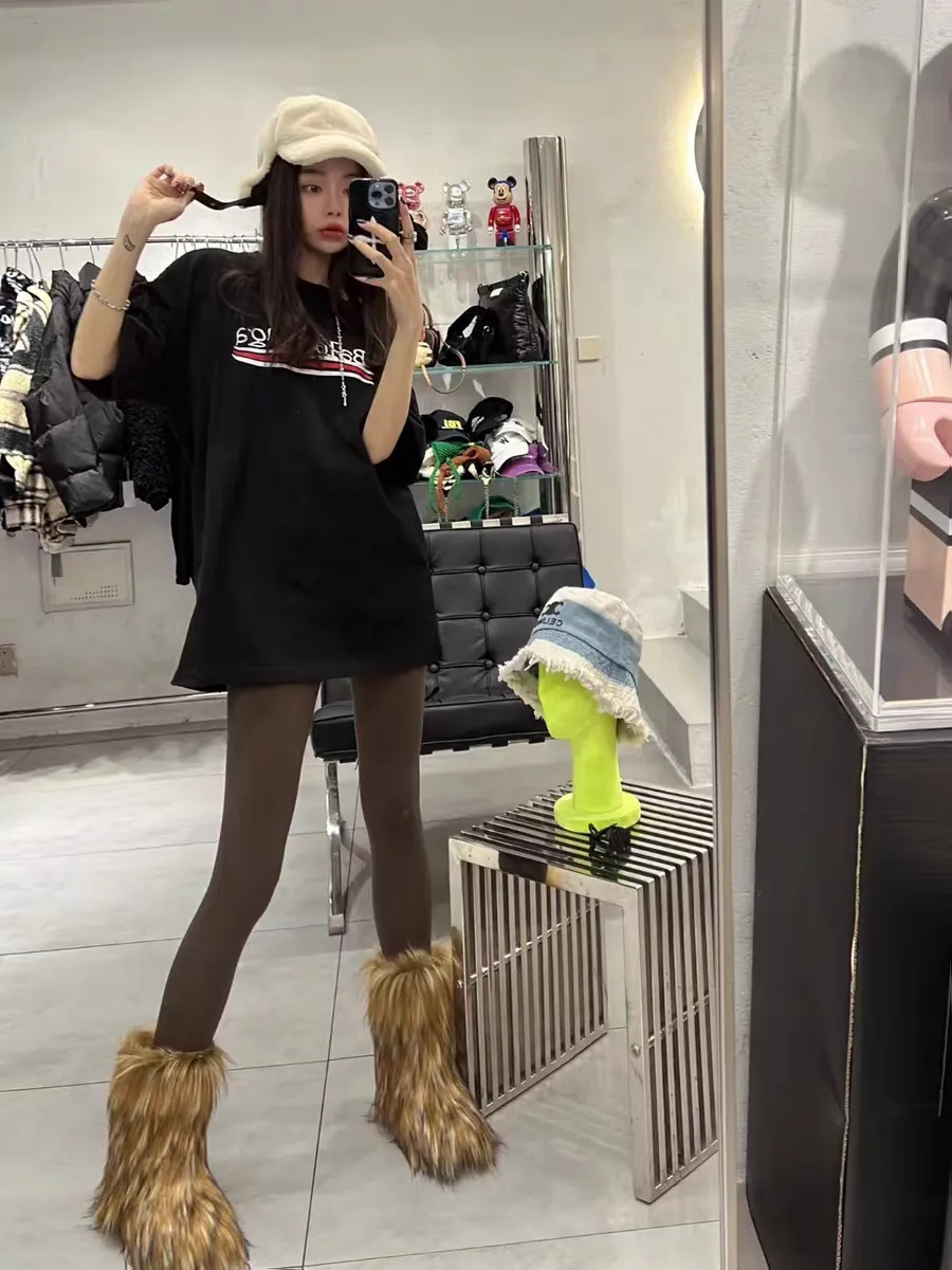 🎀Hot model pictures🎀[Launched] Top tested version BALENCIAGA 23SS male and female couple star same style pure cotton loose Cola Mailang graffiti hole short-sleeved T-shirt, customized 1:1 colorless fixed dyeing fabric, matched thread, double enzyme garment wash, guaranteed to be durable and washable, not easy to deform, imported machine water-based ink printing, delicate printing, like graffiti. Purely hand-washed, polished and aged! Comparable to yb, the quality is very different from the market version. If you know the goods, please compare. The fabric is made of 280g double-ply double-yarn plain cotton loose fabric. It feels smooth, loose, breathable and full of drape.  Color: Black Size: XS-L P:270