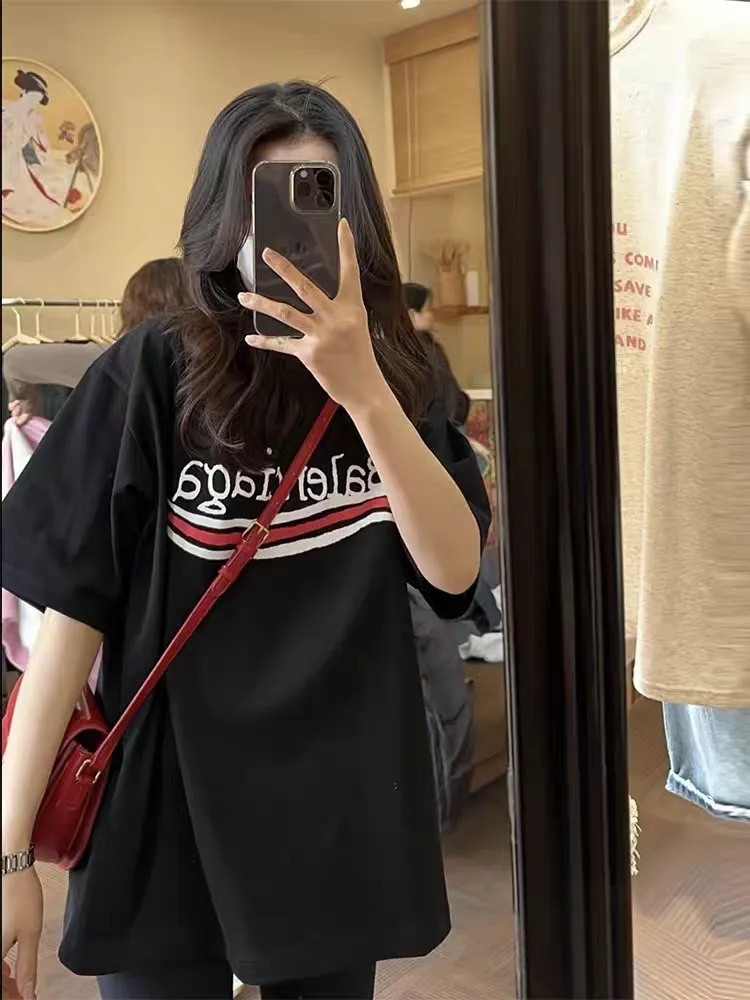 🎀Hot model pictures🎀[Launched] Top tested version BALENCIAGA 23SS male and female couple star same style pure cotton loose Cola Mailang graffiti hole short-sleeved T-shirt, customized 1:1 colorless fixed dyeing fabric, matched thread, double enzyme garment wash, guaranteed to be durable and washable, not easy to deform, imported machine water-based ink printing, delicate printing, like graffiti. Purely hand-washed, polished and aged! Comparable to yb, the quality is very different from the market version. If you know the goods, please compare. The fabric is made of 280g double-ply double-yarn plain cotton loose fabric. It feels smooth, loose, breathable and full of drape.  Color: Black Size: XS-L P:270