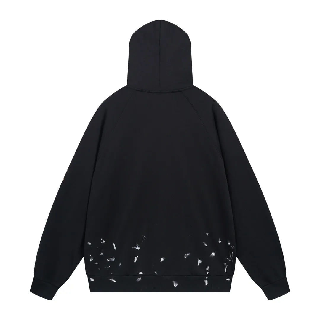 🅿️316 Detailed picture [Top version. Official website quality] BALENCI*GA/Paris. Classic model. 23SS#BALENCI*GA# Ready-to-wear distressed. Hand-worn. Hand-painted, limited edition rock band printed hooded long-sleeved sweatshirt. Autumn and winter brick cabinet synchronization. The fabric is made of Paris ZP custom-woven and dyed cotton sweatshirt. The net weight is 450 grams. The cloth surface is clean. The cloth pattern is clear, soft and comfortable. The threads are woven and dyed with no color difference. The classic letter LOGO uses precision stencils, imported environmentally friendly rubber paddles, and crackle printing, with a three-dimensional effect. The hem is hand-painted, restoring the brick cabinet, and the version adopts the OS loose shoulder style. Same style for men and women. Code: BL238057 Color: black, coffee, beige. Size: XS S M L