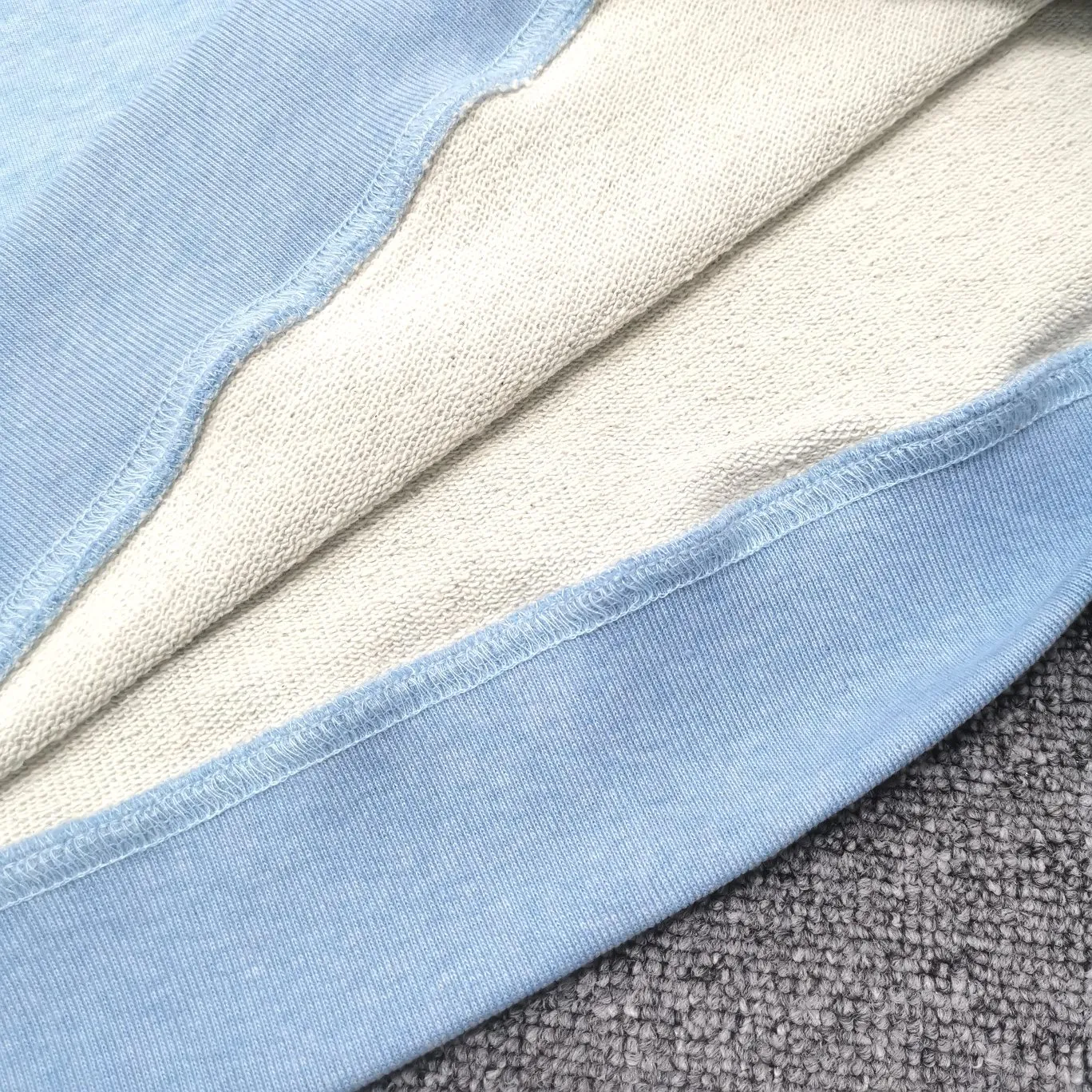 Additional details——Spring and autumn top-notch proven version of Balenciaga Classic Loose Unisex Pure Cotton Round Neck Sweatshirt for Men and Women. Custom-made fabrics and printed accessories are reproduced one-to-one. The fabric surface is treated with dust-free woolen craftsmanship, and the shoulder and chain seams are made of 0.8cm bundled strips inside. The special machine-edged double chain-wrapped thread-stitched pure cotton is here to explain why mine is dozens of yuan more expensive than others: 1. Each model is produced by the company. The details of the workmanship and fabrics are consistent with the original ones. There is no color difference between the ones at the counters. Guaranteed no color difference. Replicas are not scary. Whoever is fake is embarrassed. It’s not shameful to make a replica, it’s shameful if you can’t buy the correct version if you make a replica. All of my series can be found in all major places and will be absolutely stunning!  2. The fabric is made of 460 Paris special fabric. No one can make it better than mine. There is really no way to compare with the ordinary version on the market. Respect it. It is authentic and costs thousands of dollars. Don’t go for the quality of street stalls. 3. The workmanship is fully restored and the packaging is fully restored. 4. I guarantee here that this is the highest quality you can find. Size: XS-L Color: haze blue, navy blue, white P:350