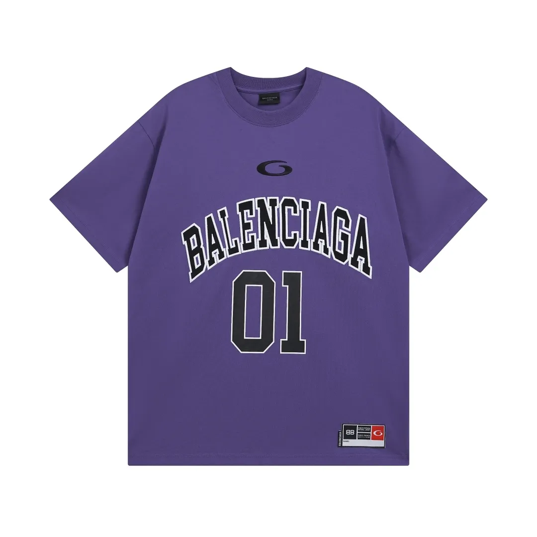 🅿️210 Actual pictures [Top version. Official website quality] BALENCI*GA/Paris.SS25 latest basketball uniform embroidered printed long-sleeved T-shirt. The front embroidery is embroidered and printed using a Tajima computer embroidery machine, the lower left corner is stamped, and the back piece is printed. Brick cabinets are synchronized. Genuine products are developed at the first time. The fabric is made of Paris ZP custom-woven and dyed cotton double yarn. Weighing 260 grams, the cloth surface is clean. The cloth pattern is clear, soft and comfortable. The threads are dyed with no color difference. The printing uses environmentally friendly imported materials, the letters are clear and the effect is three-dimensional. The version adopts OS loose shoulder design. Same style for men and women. Code: BL253626 Color: black, white, orchid, purple, yellow, green. Size: XS S M L