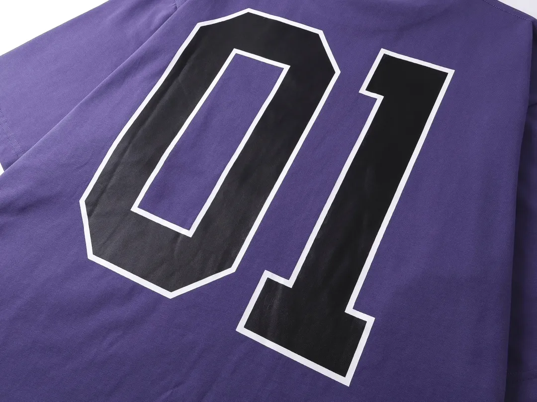 🅿️210 Actual pictures [Top version. Official website quality] BALENCI*GA/Paris.SS25 latest basketball uniform embroidered printed long-sleeved T-shirt. The front embroidery is embroidered and printed using a Tajima computer embroidery machine, the lower left corner is stamped, and the back piece is printed. Brick cabinets are synchronized. Genuine products are developed at the first time. The fabric is made of Paris ZP custom-woven and dyed cotton double yarn. Weighing 260 grams, the cloth surface is clean. The cloth pattern is clear, soft and comfortable. The threads are dyed with no color difference. The printing uses environmentally friendly imported materials, the letters are clear and the effect is three-dimensional. The version adopts OS loose shoulder design. Same style for men and women. Code: BL253626 Color: black, white, orchid, purple, yellow, green. Size: XS S M L
