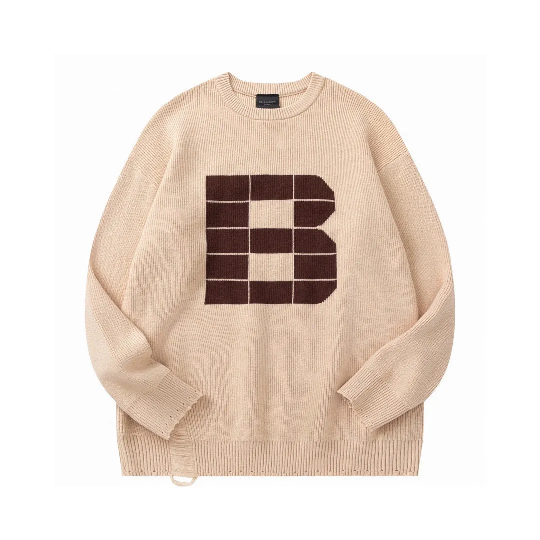 🅿️290 BALENCIAGA/Balenciaga’s new Paris classic jacquard vented knitted sweater. The front panel is made of classic B-shaped two-color jacquard. The body is vented and hand-crafted. It is woven with imported 100% fine cotton yarn. The yarn is treated with mercerization process, making the fabric smooth and bright, close to the skin, warm and breathable. The soft and delicate touch brings extremely comfortable wearing experience! The body of the garment uses imported 7-knitting machine super-long jacquard craftsmanship, perfectly interpreting the fashionable new fashion of the season! Whether worn alone or paired with an inner layer, this is a must-have for both men and women! Color: Beige Size: S M L