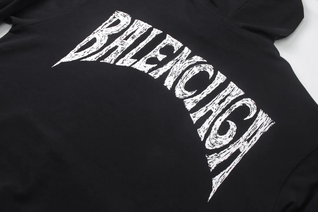 🅿️300 Actual pictures [Top version. Official website quality] BALENCI*GA/Paris. 24SS new sweatshirt, hooded sweatshirt with big letters LOGO graffiti on the back. Brick cabinet synchronization. The fabric is made of Paris ZP custom-woven and dyed cotton sweatshirt. The weight is 450 grams. The cloth surface is clean. The cloth pattern is clear, soft and comfortable. The threads are dyed with no color difference. The classic pattern printing uses imported machine direct printing. The effect is three-dimensional and restores the brick cabinet. Different market currencies, welcome to compare. The version adopts OS loose shoulder design. Same style for men and women. Code: BL238076 Color: gray blue, white Size: XS S M L