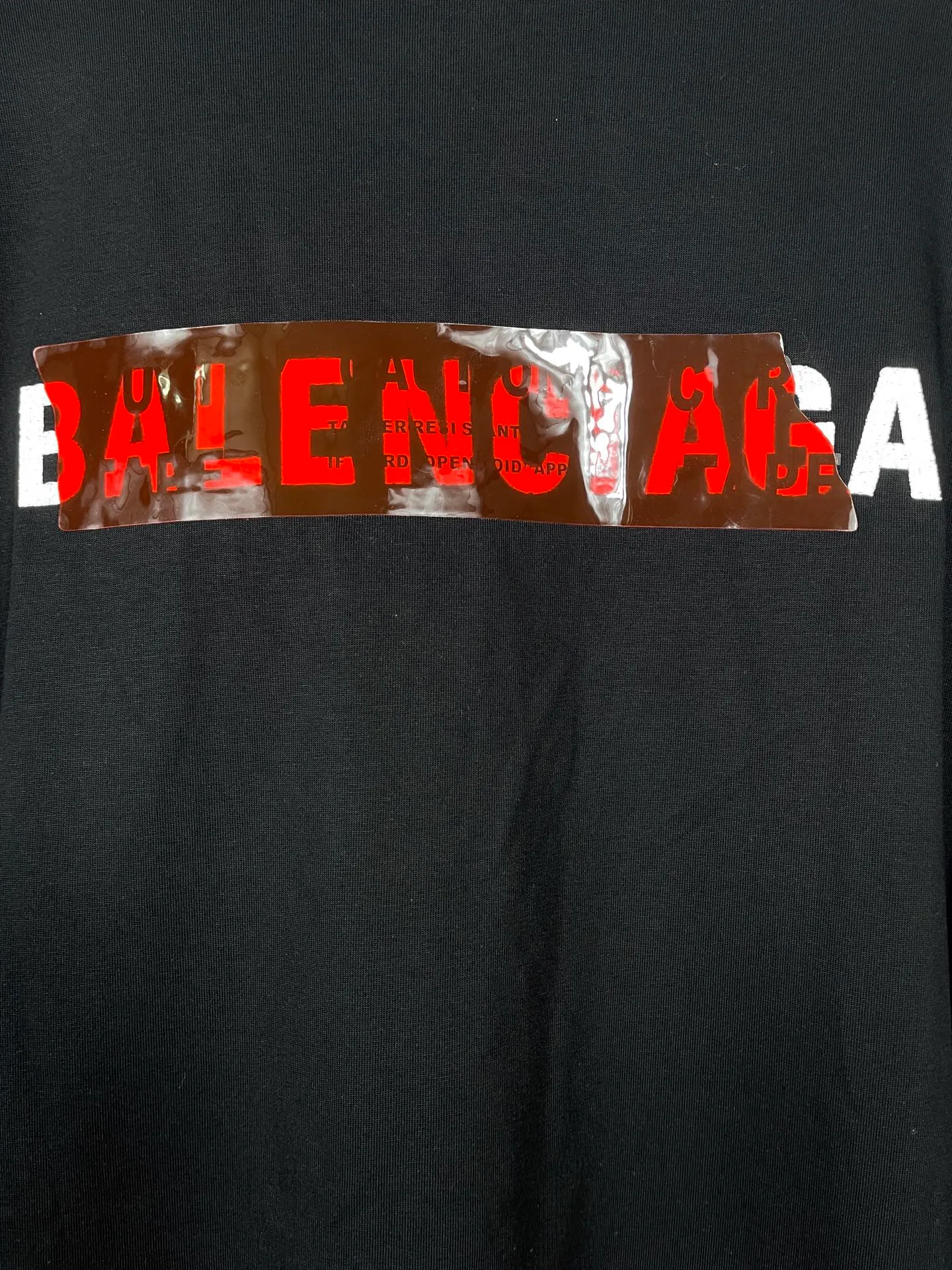 🅿️230 real photos [Top version. Official website quality] BALENCI*GA/Paris #2025 new style long-sleeved T-shirt with embroidered front and rear letter LOGO tape, full of design. Comparisons are welcome. The fabric is made of Paris ZP custom-woven and dyed cotton double yarn, weight 260 grams, clean cloth surface, clear cloth pattern, soft and comfortable. The threads are dyed with no color difference. The classic letter LOGO is embroidered with imported Tajima embroidery machine. The tape is stamped with imported transparent glue. The effect is three-dimensional. Restore the brick cabinet, adopt OS loose shoulder style. Same style for men and women. Code: BL255091 Color: Black Size: XS S M L