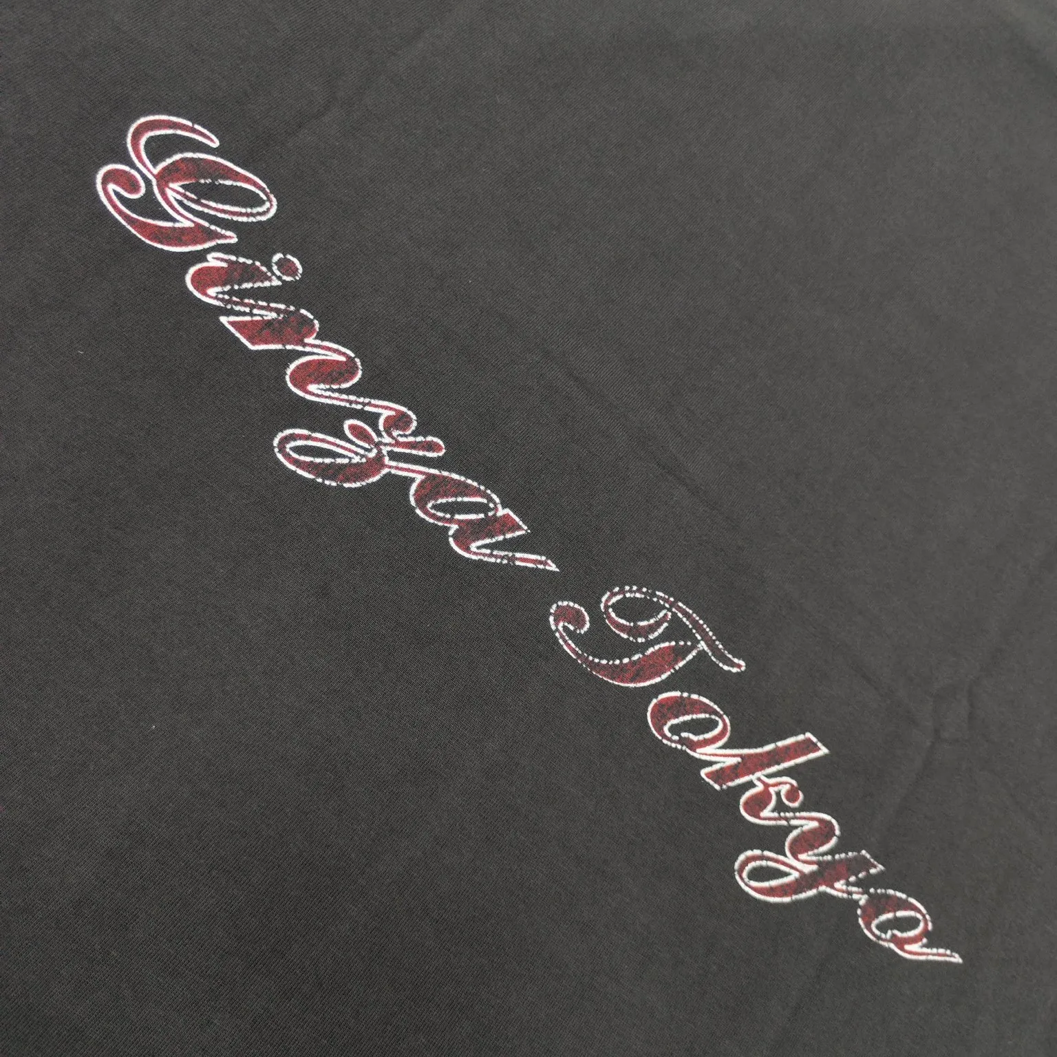 Top version - BALENCIAGA - Tokyo Ginza limited edition short-sleeved T-shirt. The original developed custom-woven fabric process is washed and processed. The fabric with a high weight of 280 grams is full of texture. The cloth is clean, soft and comfortable. Solona thread dyeing has no color difference. Kornit direct-injection front is decorated with ginzatokyo art prints. The printed pattern is presented with cracks and fading effects, and washed to make old holes. The crackle Kangli printing process is a unique printing technology. Through the steps of design pattern, fabric selection, printing equipment, printing process, drying and shaping, quality inspection and packaging and storage, digital printing with crackle effect is produced. os dropped shoulder loose version. Same style for men and women. Color: active white black. Size: XS-L P:280
