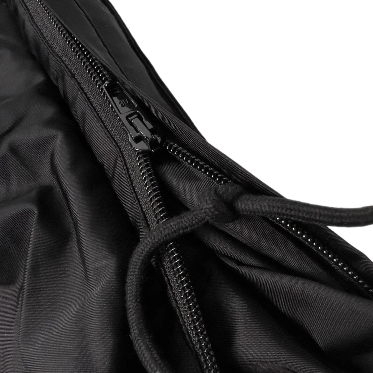 🅿️670 [Exclusive supply] BLCG 23FW Masking Tape Jacket. Original purchase and development of 19,000 yuan. The fabric is made of customized nylon three-proof technology fabric. Windproof, rainproof, lightproof, three-proof barrier. Excellent texture. It is based on pure black to support all edges. The front panel is carefully carved with homogeneous clean fit. The rear panel is Paris Tape Type. The logo blooms quietly on the deep black background. The front is minimalist and the back is statement. Fully recognizable. Foldable drawstring design allows free switching between protection and silhouette. Ultimate integration of function and aesthetics. High-end sense. Defines extraordinary taste, holographic authenticity heat transfer process. Realizes original visual restoration at the molecular level. Uses 3D scanning modeling. Dynamic pressure gradient transfer is used to transfer the Tape Type logo. Neat and beautiful, Paris English alphabet pattern. After 8 manual scanning and debugging Through the dual control of industrial-grade three-dimensional scanning and manual calibration, the light and shadow levels and texture details of the overlapping parts of the letters are accurately captured to ensure that every line is clear and sharp. The overlapping parts are clear and non-adhesive. The template machine opens the bag. The preset template guides the position, shape and size of the bag opening. The accuracy ensures the quality of the bag opening effect. Size:1-2-3-4