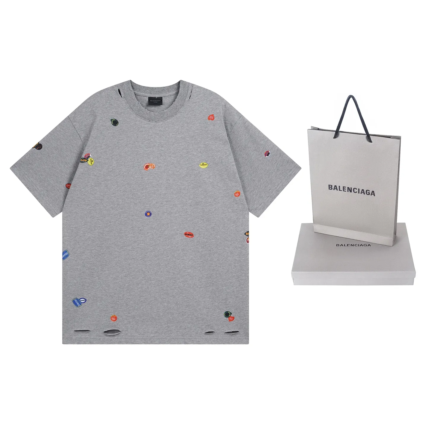 🅿️214 Real photos [Top version. Official website quality] BALENCI*GA/Paris #2025 spring and summer new style. Fruit pattern Vintage all over embossed washed and distressed short-sleeved T-shirt#. The fabric is made of Paris ZP custom-woven and dyed cotton double yarn. Weighing 260 grams, the cloth surface is clean. The cloth pattern is clear, soft and comfortable. The threads are dyed with no color difference. The pattern printing uses environmentally friendly imported glue and computer inkjet printing. The pattern is clear, no burrs, and has a strong three-dimensional effect. The garments are washed and worn. All colors are synchronized with the brick cabinets, custom woven and dyed, and will not fade. Different market currencies. The version adopts OS loose shoulder design. Same style for men and women. Code: BL253665 Color: floral gray, pink Size: XS S M L