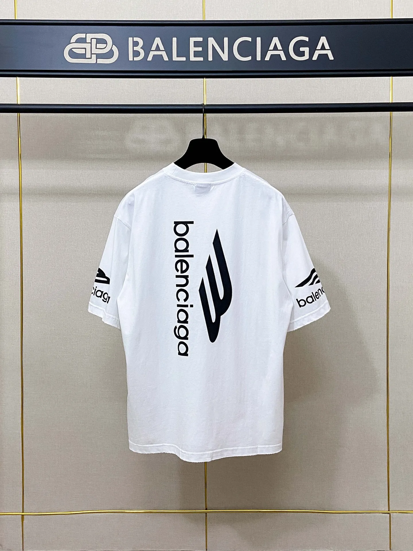 🅿️170 9187# Real photos Top version [[BALENCIA*GA] official website quality Paris new ski series 3M artistic letter LOGO printed short-sleeved T-shirt OS version loose dropped shoulders Unisex style Fabric: 260g 100% cotton double yarn Technology: front and rear left and right sleeve printing Garment wash spray-painted worn distressed fixed color Color: black white Red (red has different craftsmanship and different prices) Size: XS S M L