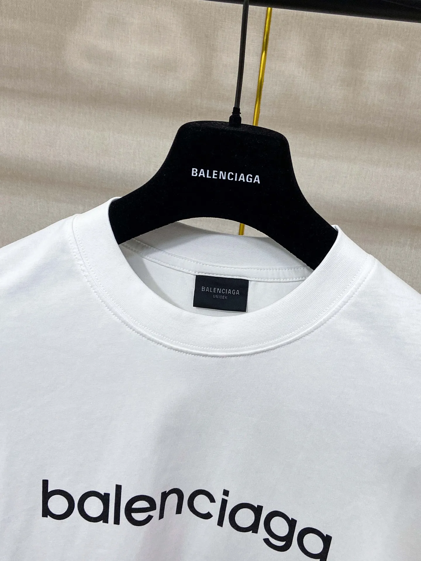 🅿️170 9187# Real photos Top version [[BALENCIA*GA] official website quality Paris new ski series 3M artistic letter LOGO printed short-sleeved T-shirt OS version loose dropped shoulders Unisex style Fabric: 260g 100% cotton double yarn Technology: front and rear left and right sleeve printing Garment wash spray-painted worn distressed fixed color Color: black white Red (red has different craftsmanship and different prices) Size: XS S M L