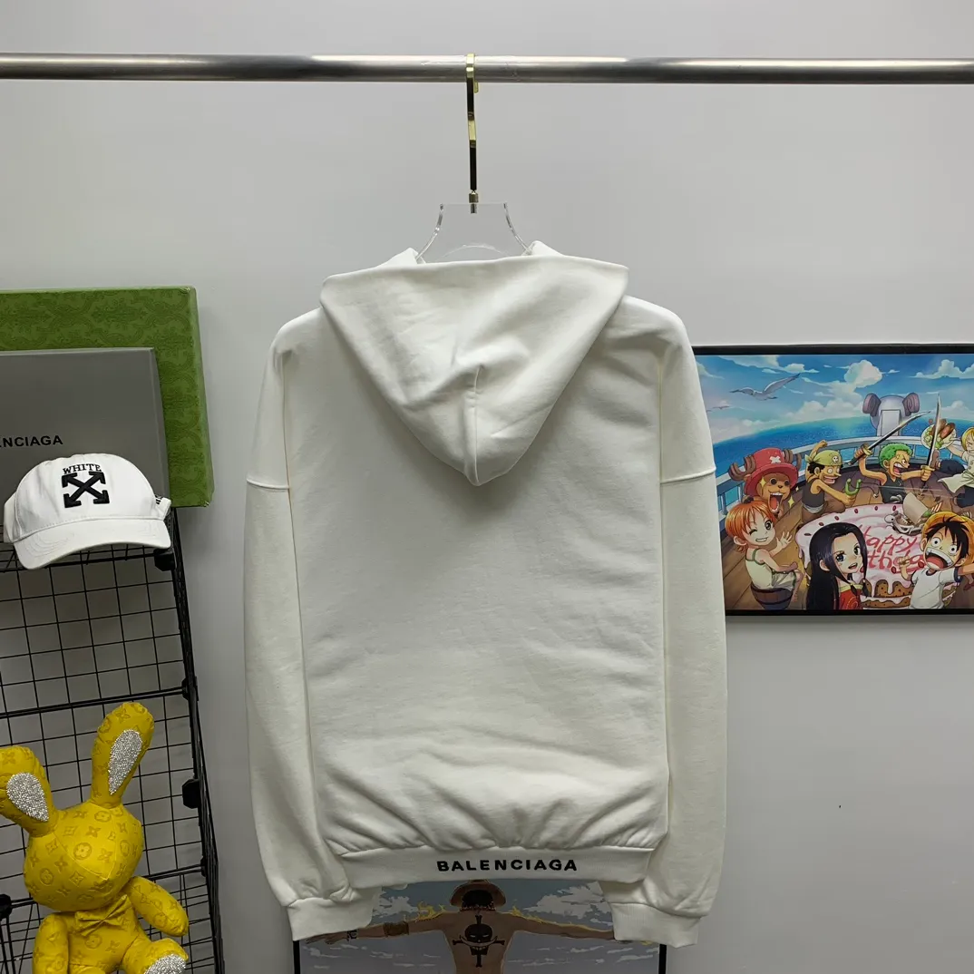 The top tried and tested version of BALENCIAGA's love ❤️printed male and female couple star's same style pullover hoodie sweatshirt. Decorated with I ❤️art work embroidery on the front｜brand logo embroidery on the lower back｜distressed effect. Heavy 480g pure cotton terry fabric, full of feel. The weight of the ready-made clothes is more than one kilogram, and the drape is very good! The new plate-making process that imitates hand embroidery has the rough feel of hand embroidery, and the stitching method is adjusted according to the original pattern. After embroidery, the stitching technique is imitated by hand embroidery, and the smooth curves highlight the embroidery effect.  The main body of the logo pattern is precision stitched; the embroidery is very fine and dense. Linen embroidery thread is used combined with dense processing to increase the three-dimensional effect, and the embroidery body has a subtle matte visual texture. Color: washed black white Size: S--XL P:390