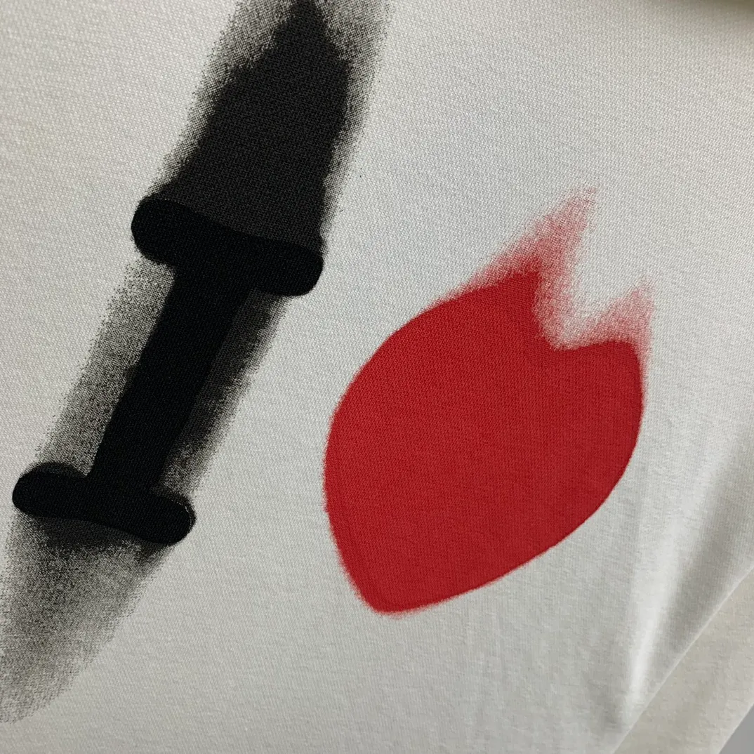 The top tried and tested version of BALENCIAGA's love ❤️printed male and female couple star's same style pullover hoodie sweatshirt. Decorated with I ❤️art work embroidery on the front｜brand logo embroidery on the lower back｜distressed effect. Heavy 480g pure cotton terry fabric, full of feel. The weight of the ready-made clothes is more than one kilogram, and the drape is very good! The new plate-making process that imitates hand embroidery has the rough feel of hand embroidery, and the stitching method is adjusted according to the original pattern. After embroidery, the stitching technique is imitated by hand embroidery, and the smooth curves highlight the embroidery effect.  The main body of the logo pattern is precision stitched; the embroidery is very fine and dense. Linen embroidery thread is used combined with dense processing to increase the three-dimensional effect, and the embroidery body has a subtle matte visual texture. Color: washed black white Size: S--XL P:390