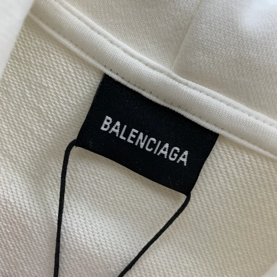 The top tried and tested version of BALENCIAGA's love ❤️printed male and female couple star's same style pullover hoodie sweatshirt. Decorated with I ❤️art work embroidery on the front｜brand logo embroidery on the lower back｜distressed effect. Heavy 480g pure cotton terry fabric, full of feel. The weight of the ready-made clothes is more than one kilogram, and the drape is very good! The new plate-making process that imitates hand embroidery has the rough feel of hand embroidery, and the stitching method is adjusted according to the original pattern. After embroidery, the stitching technique is imitated by hand embroidery, and the smooth curves highlight the embroidery effect.  The main body of the logo pattern is precision stitched; the embroidery is very fine and dense. Linen embroidery thread is used combined with dense processing to increase the three-dimensional effect, and the embroidery body has a subtle matte visual texture. Color: washed black white Size: S--XL P:390