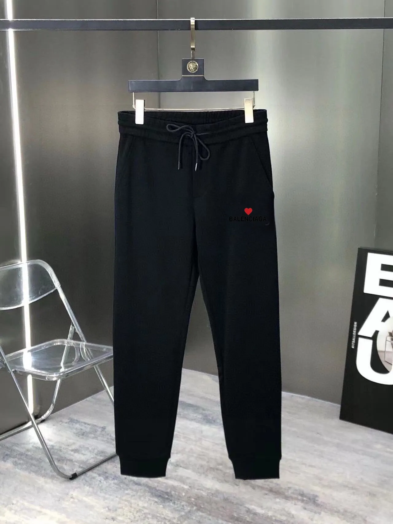 🅿️380 [BALENCIAGA] (Gospel for Fatty) hot-selling suit is coming. Focus on the original version of the official website. 2025 new hot-selling sweatshirt suit. The original order is the best. 🇭🇰The meticulous work of top designers. It has a fitting and perfect upper body effect. 100% natural high-quality Roman cotton, close-fitting comfort, noble and elegant! Original hardware embodies elegance and nobility! Counter size: M-5XL (maximum wear up to 220 pounds)