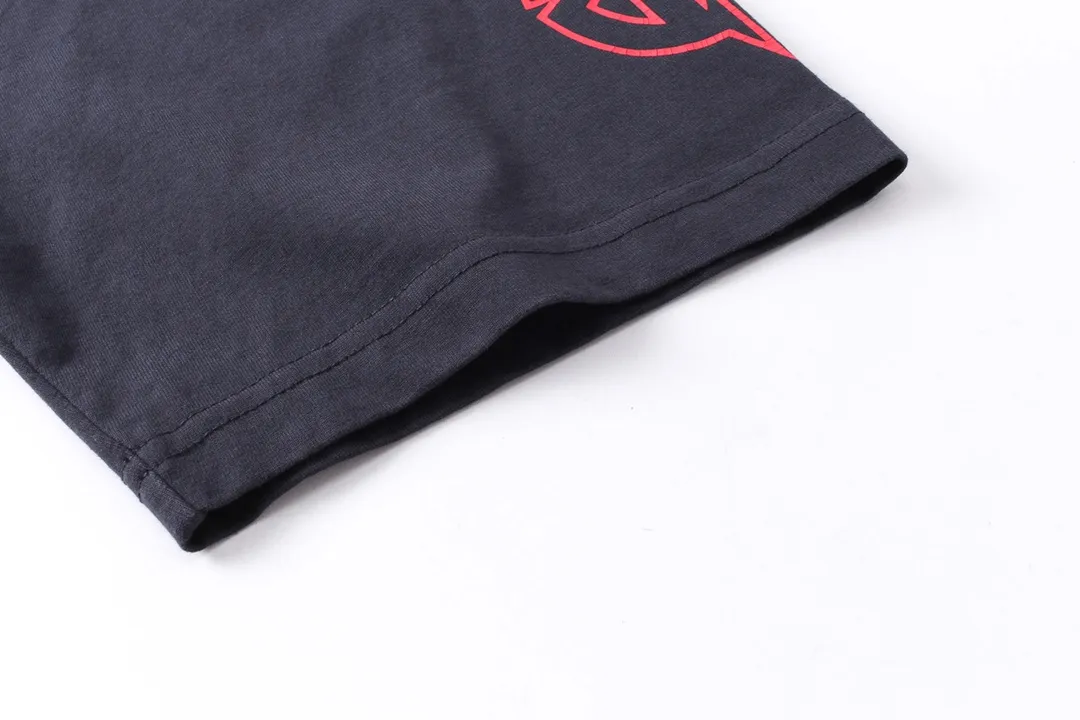 🅿️190 detailed pictures [Top version. Official website quality] BALENCI*GA/Paris. 2024 new style. Classic LOGO cracked printed washed long-sleeved T-shirt. Brick cabinet synchronization. Genuine product developed at the first time, happy to print and compare! The fabric is made of Paris ZP custom-woven and dyed cotton with double yarns and compact cotton. The weight is 260 grams. The cloth surface is clean. The cloth pattern is clear, soft and comfortable. The threads are dyed with no color difference. The classic printing is made of environmentally friendly imported materials, and the letters are cracked and printed. The letters are clear and the effect is three-dimensional. Restore the brick cabinet. Ready-made clothes are washed and distressed, different market currency, welcome to compare, the version adopts OS loose shoulder version. Same style for men and women Coding: BL223209 Color: dark blue gray, white Size: XS to L