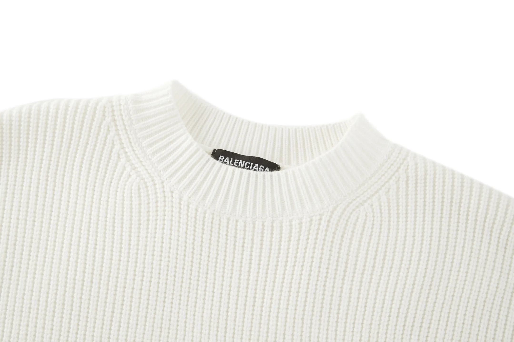 🅿️480 [Exclusive supply] BLCG sleeve arm silicone leather label crew neck sweater (white) The fabric is made of big brand yarn, and the fabric composition is 90% cotton, 10% wool. The fabric pattern is stiff. The high cotton content can make the clothes droop and restore the original effect. The 10% wool content can fully tighten the fabric density and make the clothes achieve a certain degree of warmth. The leather label is made of natural silicone material. The original white fonts in the label are molded and customized, and the size is consistent with the original. This style is made of wool blend fabric, round neck, long sleeves, sleeves decorated with logo art silicone work, 90 wool 10% cotton spandex decorative parts. Size:S-M-L-XL