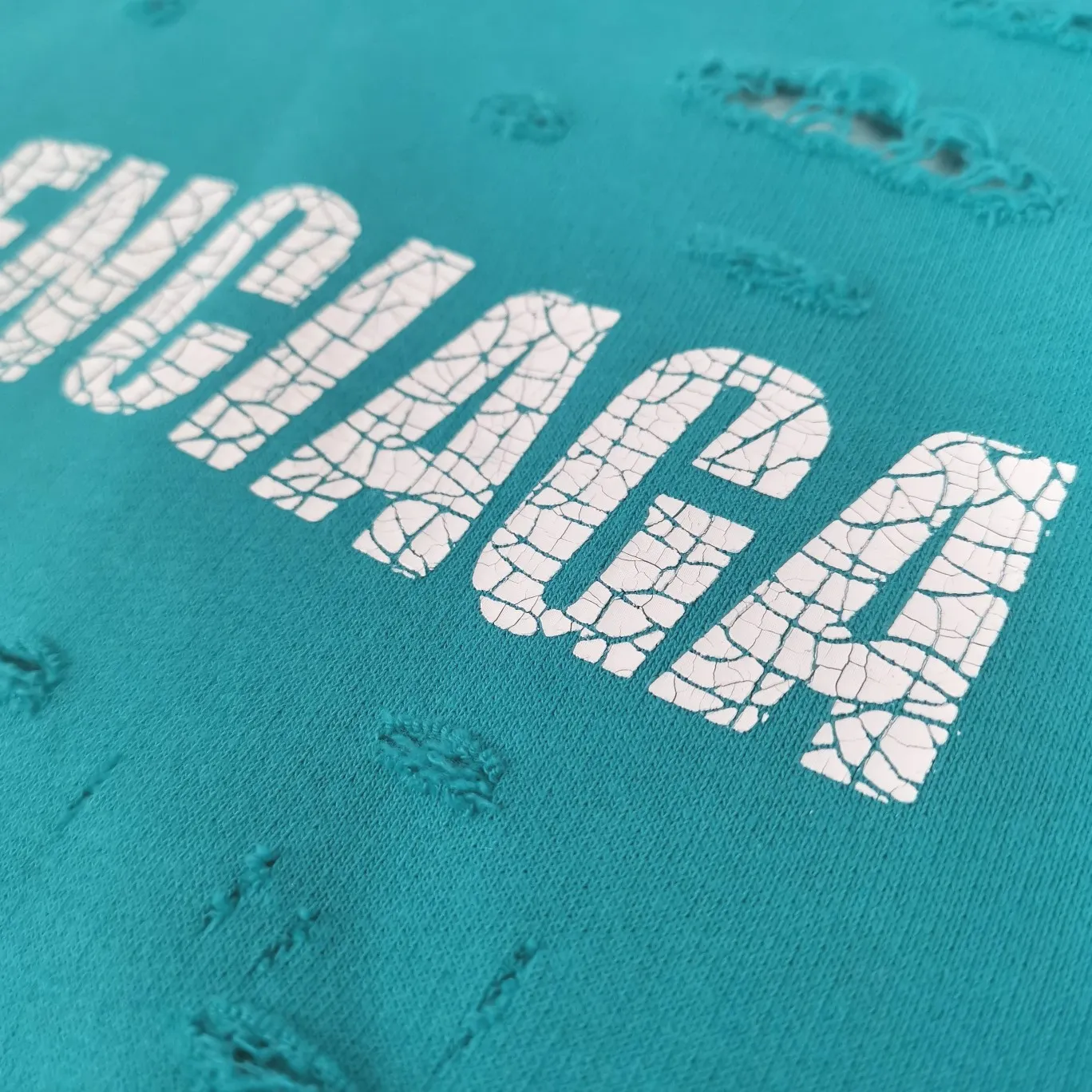The top tested version of BALENCIAGA's Basic Cracked Sweatshirts and Hoodies for Male and Female Couples Stars can be said to be the most popular item among all the popular items. It has become popular on major self-media e-commerce platforms such as Xiaohongshu and Dewu. Heavy industrial craftsmanship tests the skills of lathes and printing techniques. Huge cost! Fabric: The outer fabric is made of 460g pure cotton fish scale terry fabric + the inner liner is 260g combed cotton. The weight of the ready-made garment exceeds 1kg, which can ❗️100%❗️ restore the drape of zp. The cost of fabric is over one hundred yuan. Washing process: After making the garment, the holes are polished by hand, and then washed to make it look old. The process is extremely complicated! There are more than 200 holes in the entire dress. The collar, cuffs, and hem are torn by hand (with pliers) rather than frayed. This is a more important detail.  Thread: dyed in the same vat with no color difference. Printing: made of special cracked material to achieve the ultimate in breathability and aesthetics! Just like the patterns on a turtle’s back, each one is different!  Accessories: Complete set of customized accessories + Sydney paper Size: XS-L (maximum wear: 230 catties) Color: blue black white purple red cyan P: 570