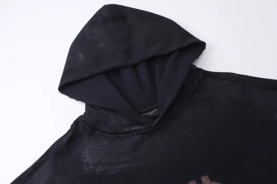 🅿️356 Detailed Pictures [Top version. Official website quality] BALENCI*GA/Paris. 2023 latest mud hand-painted frayed washed and distressed long-sleeved hooded sweatshirt. The brick cabinets are synchronized. ⚠️ Differentiate the market currency. Developed by YB. The color is black and blue. Worn. The hand-painted is consistent with ZP, ‼ ️The fabric is made of Paris ZP custom-woven and dyed cotton sweatshirt. The weight is 450 grams. The cloth surface is clean. The cloth pattern is clear, soft and comfortable. The threads are dyed with no color difference. Ready-made garments are hand-painted, worn, and distressed, with heavy craftsmanship. Comparisons welcome. The version adopts OS loose shoulder design. Same style for men and women. Code: BL238003 Color: black blue, off-white, blue Size: XS S M L