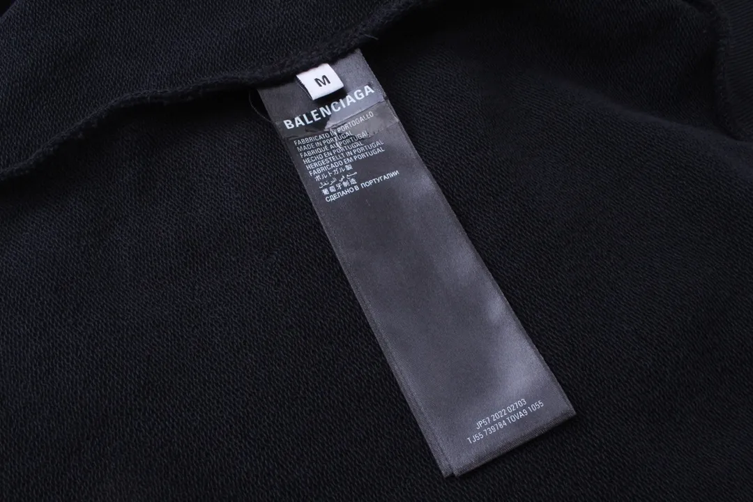 🅿️356 Detailed Pictures [Top version. Official website quality] BALENCI*GA/Paris. 2023 latest mud hand-painted frayed washed and distressed long-sleeved hooded sweatshirt. The brick cabinets are synchronized. ⚠️ Differentiate the market currency. Developed by YB. The color is black and blue. Worn. The hand-painted is consistent with ZP, ‼ ️The fabric is made of Paris ZP custom-woven and dyed cotton sweatshirt. The weight is 450 grams. The cloth surface is clean. The cloth pattern is clear, soft and comfortable. The threads are dyed with no color difference. Ready-made garments are hand-painted, worn, and distressed, with heavy craftsmanship. Comparisons welcome. The version adopts OS loose shoulder design. Same style for men and women. Code: BL238003 Color: black blue, off-white, blue Size: XS S M L
