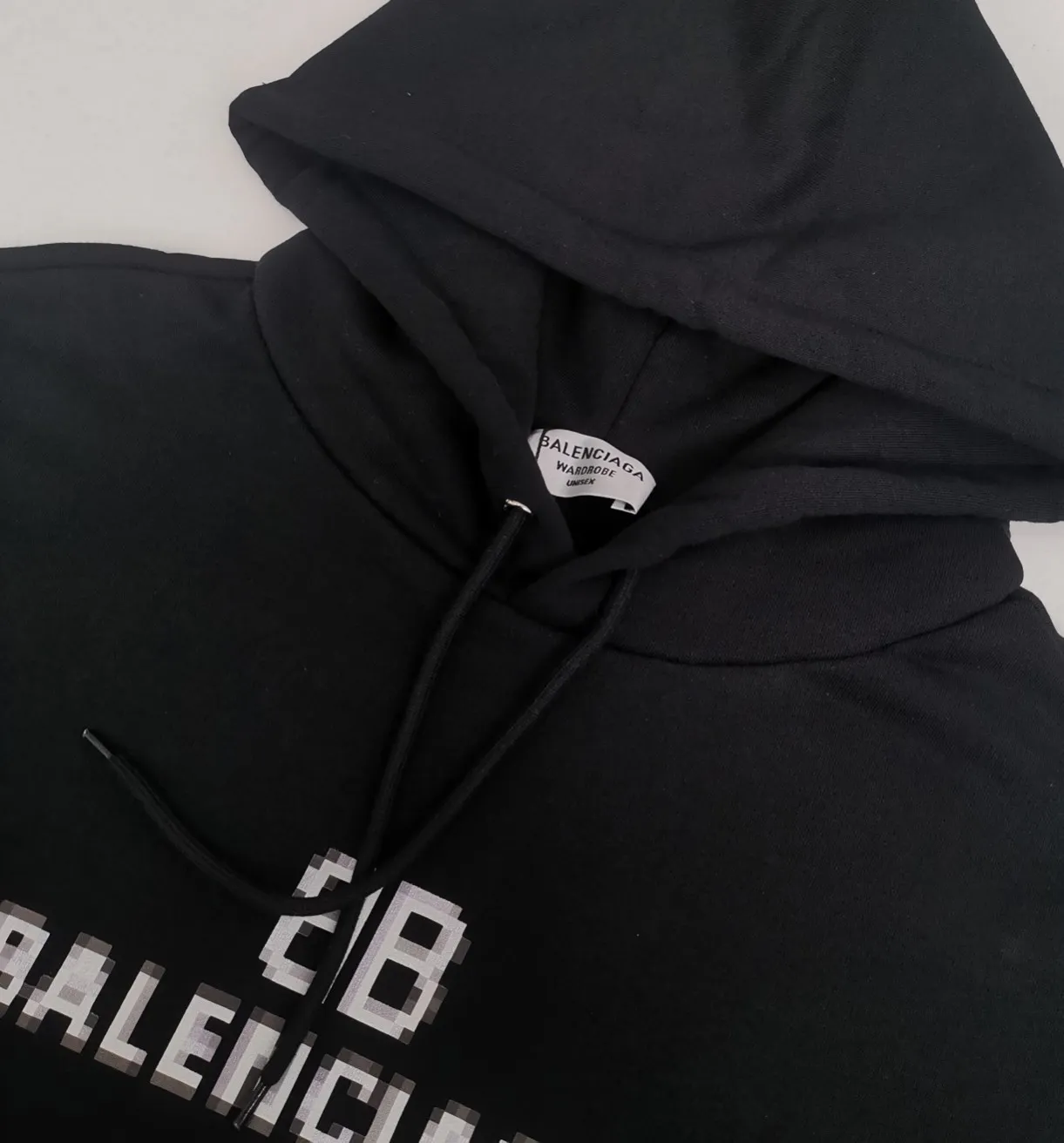 Spring and Autumn top proven version Balenciaga 22S early spring new fashion hole phantom mosaic blurred letters loose pure cotton hoodie sweatshirt. The fabric is made of 520g composite crystal velvet, the fabric density is extremely high, the chest is printed with digital direct injection, the fuzzy mathematical pattern is dizzy effect, and the hazy gradient phantom printing of the English "Balenciaga" on the chest is restored without any difference. The intercalated gray is a yarn-dyed fabric, and the yarn is dyed first and then woven. Feel free to compare.  Color: Black White Size: XS-L P: 460
