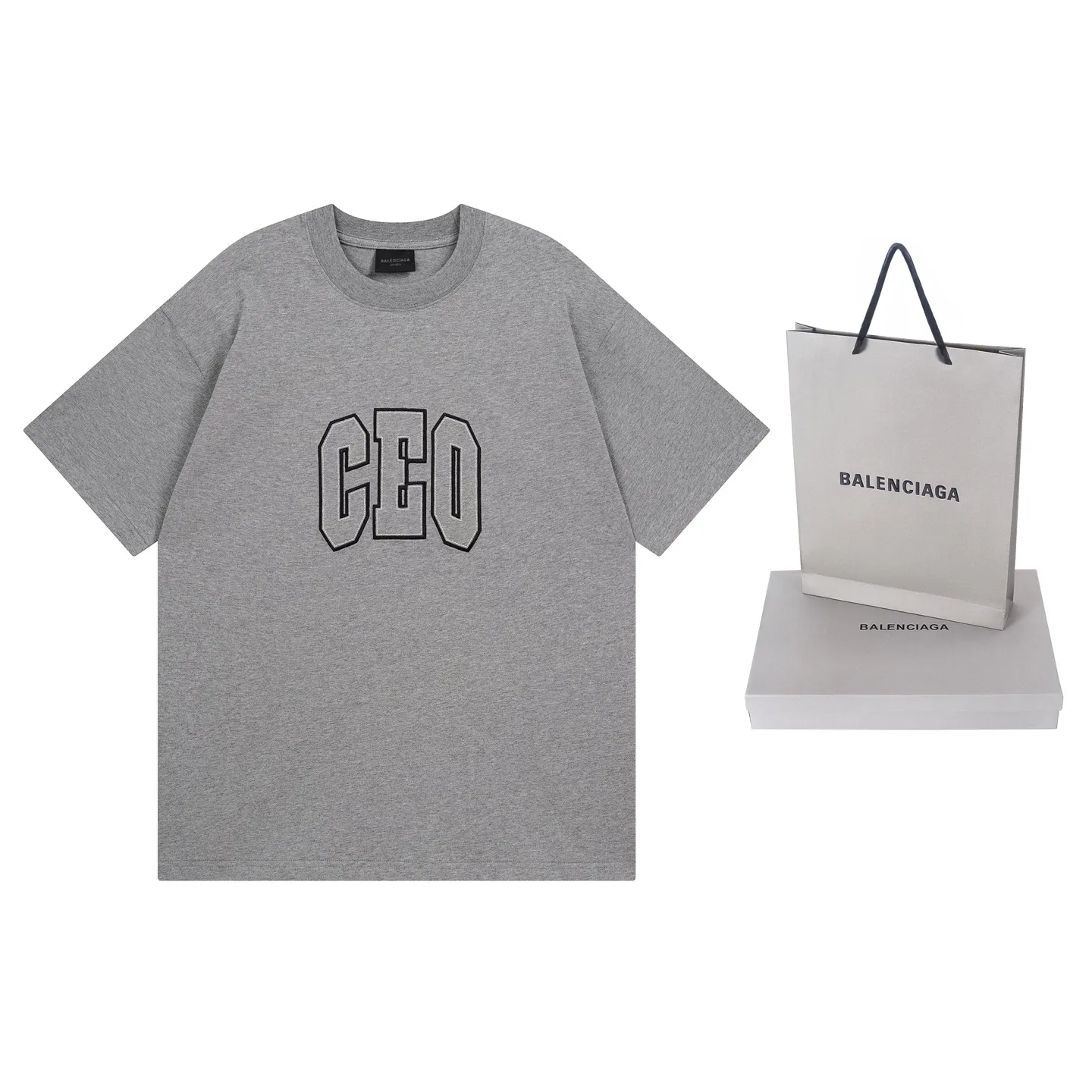 🅿️180 photos [Top version. Official website quality] BALENCI*GA/Paris. 2025 new model. The short-sleeved T-shirt is embroidered with the CEO team logo on the front. It is synchronized with the brick cabinet. It is developed as an authentic product at the first time. Please print and compare! The fabric is made of Paris ZP custom-woven and dyed cotton with double yarn. Weighing 260 grams, the cloth surface is clean. The cloth pattern is clear, soft and comfortable. The threads are dyed with no color difference. The embroidery uses imported Tajima embroidery machines. The letters are clear and the effect is three-dimensional. The entire garment is worn and distressed. The version adopts OS loose shoulder design. Same style for men and women. Code: BL253697 Color: Gray Size: XS S M L