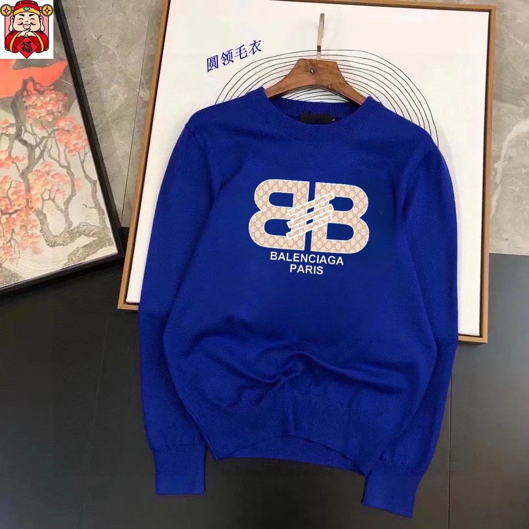 🅿️240 【BALENCIAGA】Autumn and winter classic round neck pullover sweater, in full condition! ! ! Wool blended fabric, the latest model in 2025, golden ratio! ! Slim-fitting soft gold, versatile and practical item, the combination and practicality are extremely powerful, simple and elegant, and classy! To create your own style, it is highly recommended to buy it in two colors. The standard slim fit tailoring process is suitable for both young and old men. It is knitted from wool and will not cause any discomfort! While keeping warm, it is stylish, textured and wearable, and the classic logo with contrasting colors on the chest feels in place! ! Recommended for regular customers! ! Size M-3XL (maximum wear: 190 pounds)