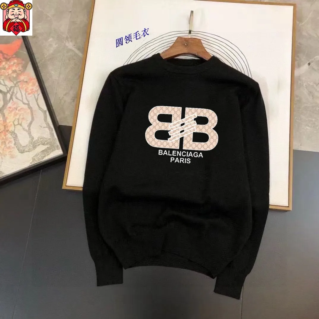 🅿️240 【BALENCIAGA】Autumn and winter classic round neck pullover sweater, in full condition! ! ! Wool blended fabric, the latest model in 2025, golden ratio! ! Slim-fitting soft gold, versatile and practical item, the combination and practicality are extremely powerful, simple and elegant, and classy! To create your own style, it is highly recommended to buy it in two colors. The standard slim fit tailoring process is suitable for both young and old men. It is knitted from wool and will not cause any discomfort! While keeping warm, it is stylish, textured and wearable, and the classic logo with contrasting colors on the chest feels in place! ! Recommended for regular customers! ! Size M-3XL (maximum wear: 190 pounds)