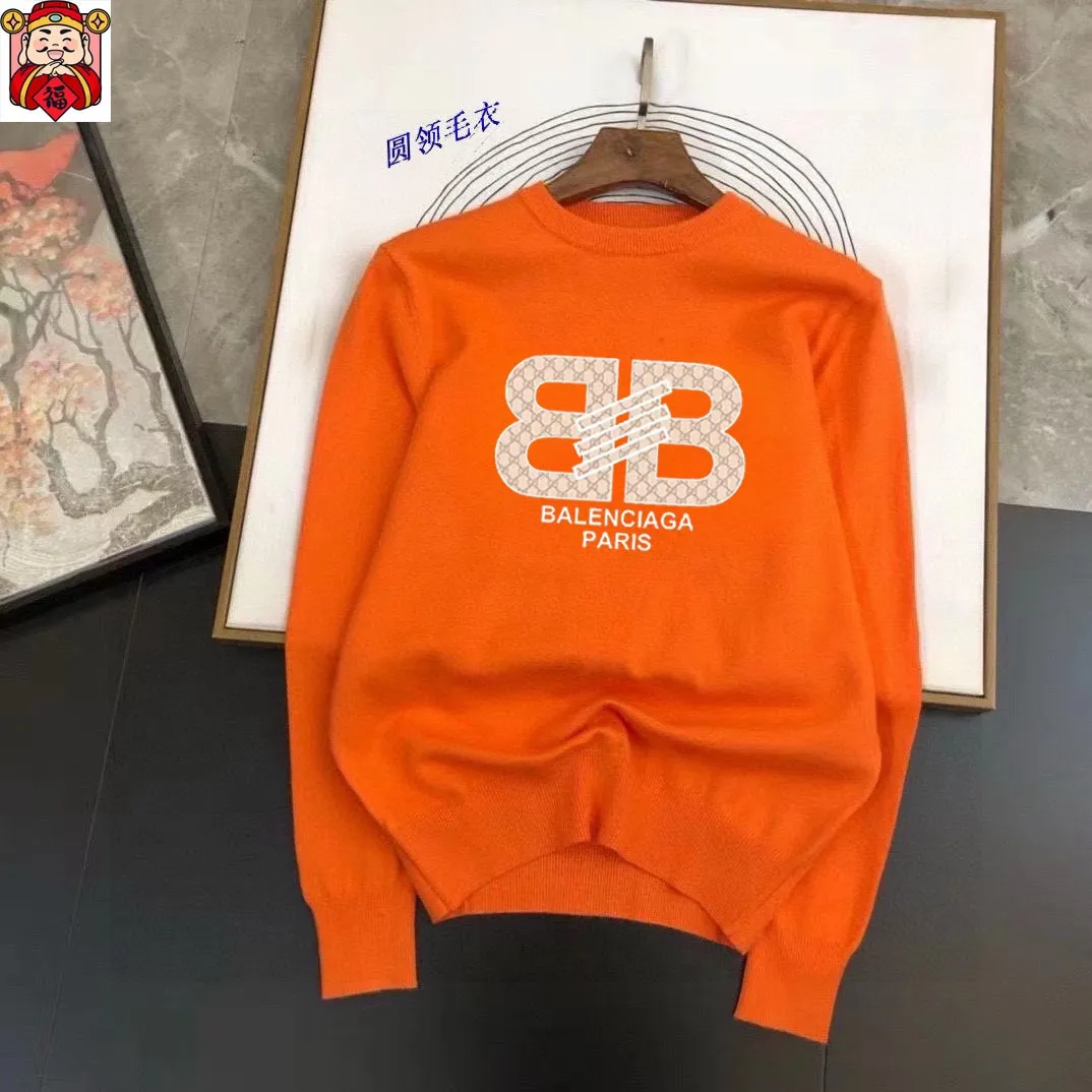 🅿️240 【BALENCIAGA】Autumn and winter classic round neck pullover sweater, in full condition! ! ! Wool blended fabric, the latest model in 2025, golden ratio! ! Slim-fitting soft gold, versatile and practical item, the combination and practicality are extremely powerful, simple and elegant, and classy! To create your own style, it is highly recommended to buy it in two colors. The standard slim fit tailoring process is suitable for both young and old men. It is knitted from wool and will not cause any discomfort! While keeping warm, it is stylish, textured and wearable, and the classic logo with contrasting colors on the chest feels in place! ! Recommended for regular customers! ! Size M-3XL (maximum wear: 190 pounds)