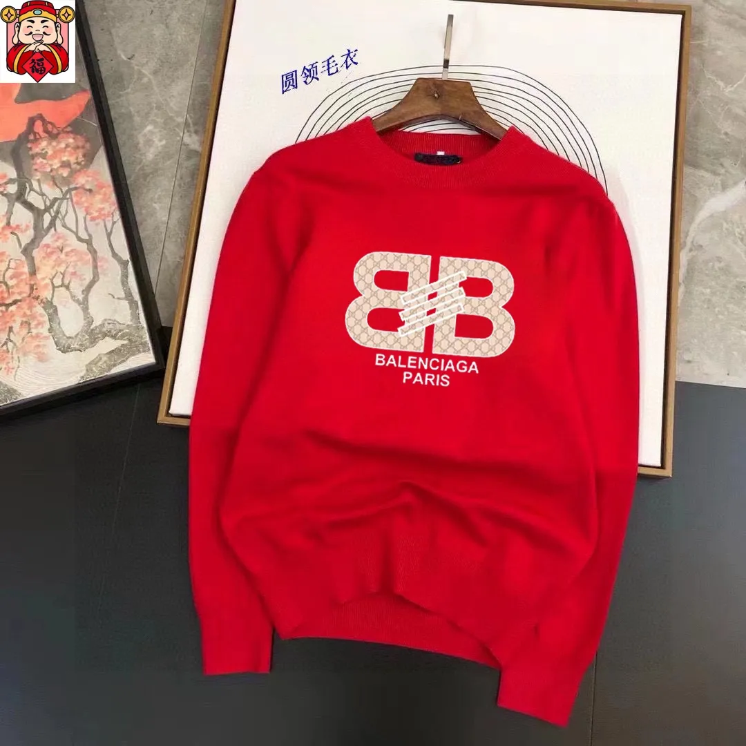 🅿️240 【BALENCIAGA】Autumn and winter classic round neck pullover sweater, in full condition! ! ! Wool blended fabric, the latest model in 2025, golden ratio! ! Slim-fitting soft gold, versatile and practical item, the combination and practicality are extremely powerful, simple and elegant, and classy! To create your own style, it is highly recommended to buy it in two colors. The standard slim fit tailoring process is suitable for both young and old men. It is knitted from wool and will not cause any discomfort! While keeping warm, it is stylish, textured and wearable, and the classic logo with contrasting colors on the chest feels in place! ! Recommended for regular customers! ! Size M-3XL (maximum wear: 190 pounds)