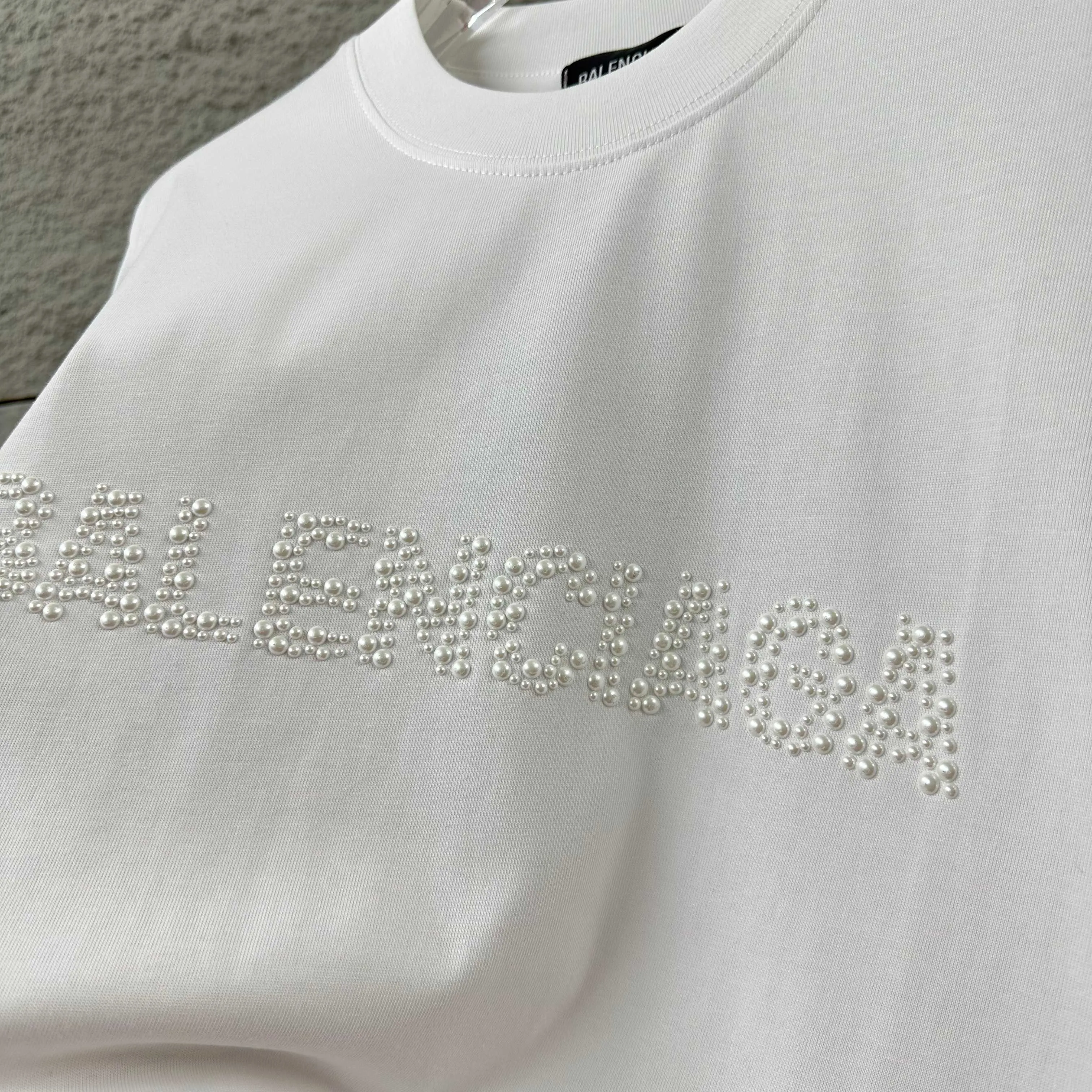 🅿️190 BALENCI*GA Paris 2025 spring and summer new short-sleeved T-shirt Classic three-dimensional hot diamond pearl craft Customized double yarn plain cotton fabric Short-sleeved T-shirt Unisex Color: Black White Size: S (90-130 catties) M (120-150 catties) L (140-165 catties) XL (160-180 catties) XXL (180-210 pounds)