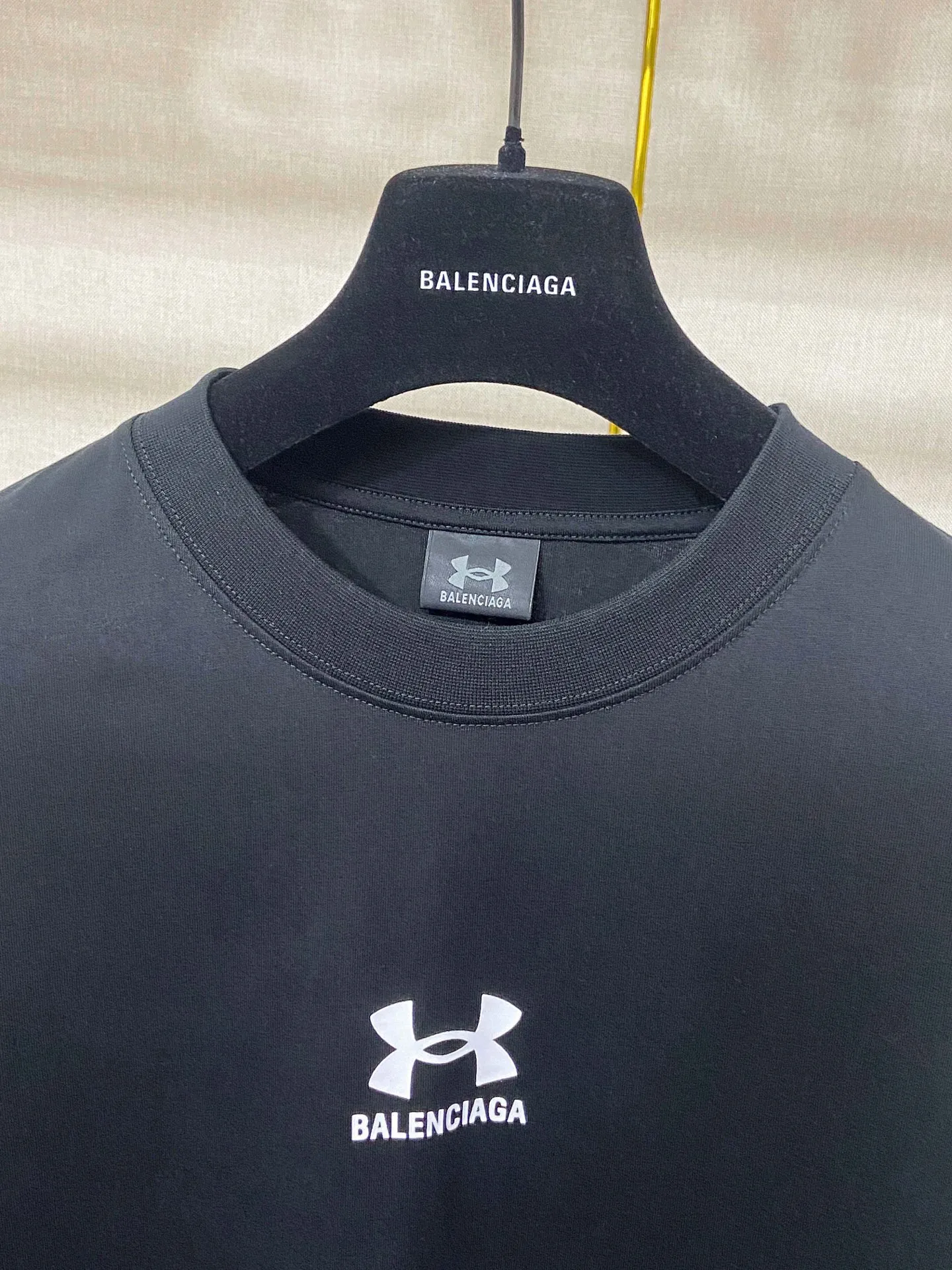 🅿️160 9182# Actual photo Top version [[BALENCIA*GA] Official website quality New Paris joint Under Armor printed short-sleeved T-shirt OS version Loose dropped shoulders Unisex style Fabric: 260g 100% cotton double yarn Technology: Front and rear left and right sleeve printing Garment wash Shape solid Color: Black Size: XS S M L