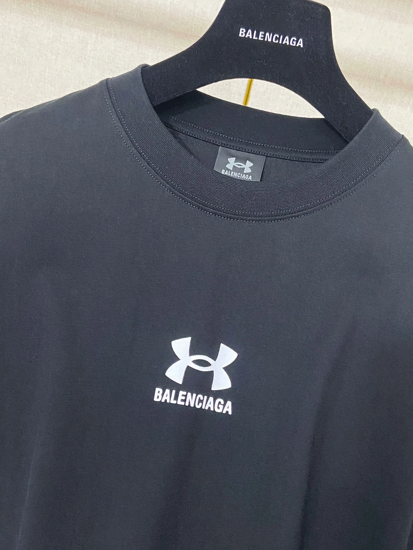 🅿️160 9182# Actual photo Top version [[BALENCIA*GA] Official website quality New Paris joint Under Armor printed short-sleeved T-shirt OS version Loose dropped shoulders Unisex style Fabric: 260g 100% cotton double yarn Technology: Front and rear left and right sleeve printing Garment wash Shape solid Color: Black Size: XS S M L