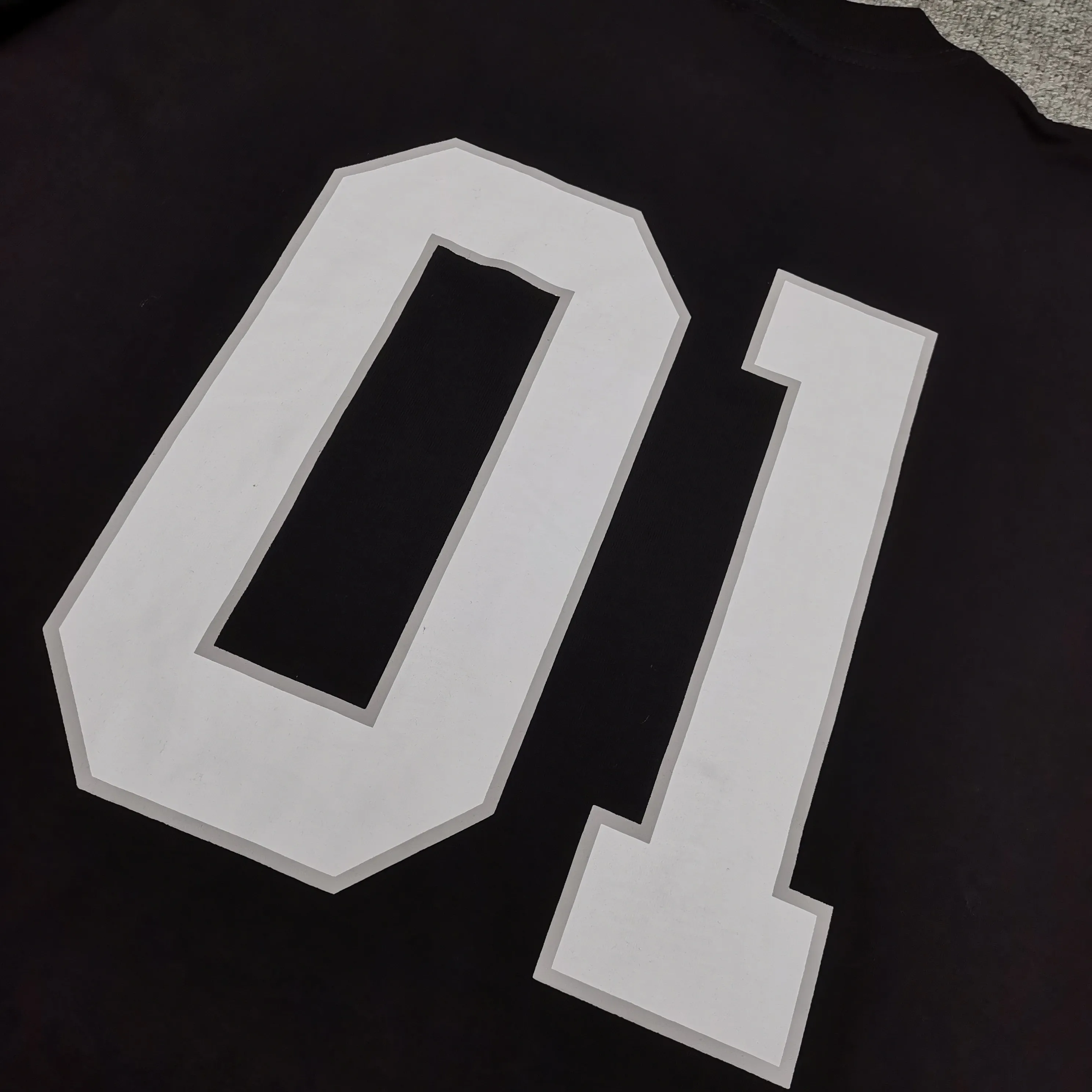 [Top version. Official website quality] BALENCI*GA/Paris.SS25 latest basketball uniform embroidered printed long-sleeved T-shirt. The front embroidery is embroidered and printed using a Tajima computer embroidery machine, the lower left corner is stamped, and the back piece is printed. Brick cabinets are synchronized. Genuine products are developed at the first time. The fabric is made of Paris ZP custom-woven and dyed cotton double yarn. Weighing 260 grams, the cloth surface is clean. The cloth pattern is clear, soft and comfortable. The threads are dyed with no color difference. The printing uses environmentally friendly imported materials, the letters are clear and the effect is three-dimensional. The version adopts OS loose shoulder design. Same style for men and women. Color: black, white, purple, orchid. Size: XS S M L P350