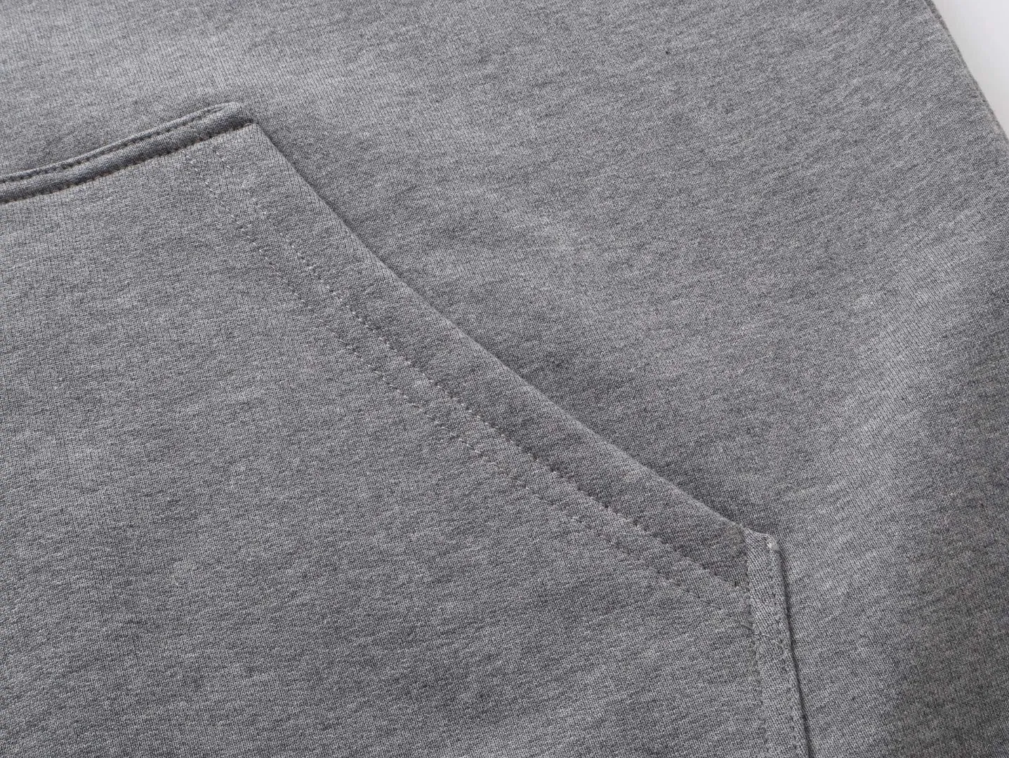 🅿️420 BALENCI*GA Paris hitg there+dripley artistic style hooded zipper sweatshirt. The back pattern is printed with computer direct printing. Luminous effect. The sleeves are finely embroidered with imported Tajima embroidery machine. Customized matching hardware. Clear letters. Three-dimensional effect. Exclusively pattern-woven and dyed 460g fabric. Threads are dyed in the same cylinder with zero color difference. Brick cabinet synchronization. Welcome to compare. Same style for men and women -Color: floral gray black -SIZE: Xs S M L style number 8981#