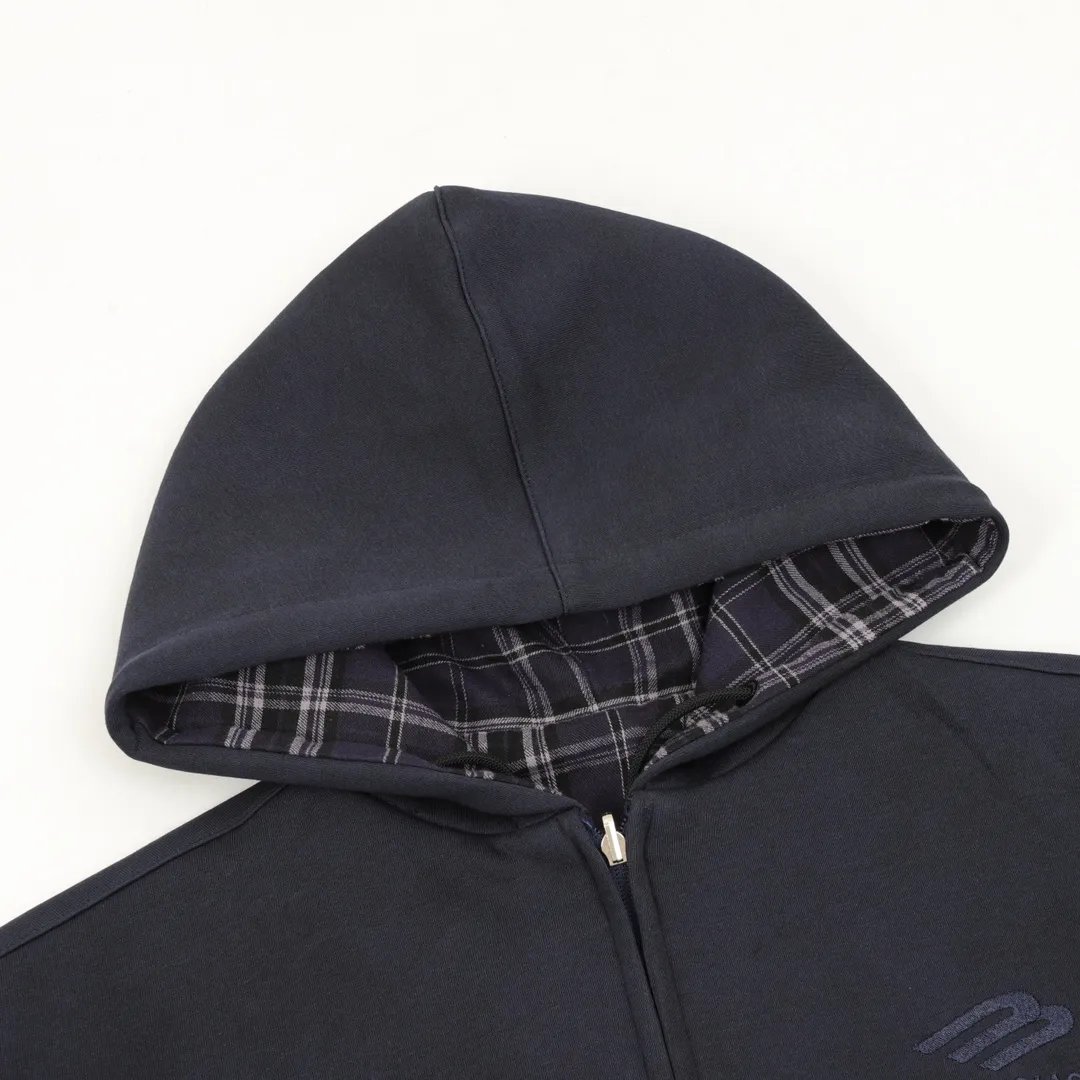 🅿️620 Balenciaga/Balenciaga plaid patch letter zipper jacket is made of customized matt Taslan professional fabrics, plus three-proof coating process, Teflon anti-fouling treatment, anti-oil stains and easy to clean, polyester high-density bird's eye mesh lining, three-dimensional circulation breathable structure, quick moisture export, anti-static treatment, more comfortable to wear in autumn and winter, imported environmentally friendly glue screen printing, custom hardware zipper double puller LOGO, custom accessories three labels Size: XS-L