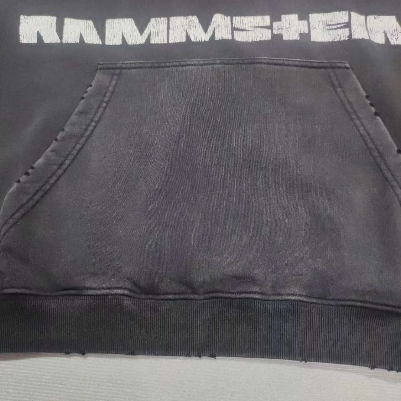 Top version BALENCIAGA/balenciaga 2024 SS German Rammstein band co-branded hooded sweatshirt ✅No.1 quality in this market Real ceiling quality ✅All original development pay attention to detail pictures to avoid stolen pictures mixed by merchants ✅Correct 450g custom-woven and dyed 100% cotton double yarn compact cotton fabric ✅Imported Kangli direct-injection printing color ZP consistent ✅Letter tearing process, clear and firm, no hand feel ✅Ready-made garments washed and distressed, overweight process, good color fastness ZP consistent. Here is an explanation why mine is a little more expensive than others. 1. It seems to be a simple printing or embroidery, but it is not simple at all. 10000% imported machine restoration is not just a lip service. You are welcome to compare with peers. 2. Each model is produced by the company. The details of the workmanship and fabrics are consistent with the original ones. There is no color difference between the ones at the counters. Reproductions are not terrible. Whoever is fake is embarrassed. It’s not shameful to make a replica, it’s shameful if you can’t buy the correct version if you make a replica.  3. Note that the threaded collars are all original collars of certain countries and regions, with high wrapping. The width of the neckline and cabinets are accurate to the millimeter. Thick necklines are not easy to deform. The collars of high-end products are all restored cabinets. They are different from the big collars in the world. Ordinary garbage short-sleeves are printed with a print. The clavicle of the upper body is exposed. Please be patient. Customers who have bought genuine products or have seen genuine products will come back to place orders again. This is quality. This is quality. 4. Different styles of washed wheat main wheat, including imported wheat, have different colors and codes. Really restore the counter. As we all know, Balenciaga's collar labels in each quarter have different English or different colors. This distinguishes fast food from the world's same-colored main wheat washed wheat. 5. Pay attention to the workmanship. The stitching at the neckline has no folds, smooth and natural without overlapping lines, and truly restores this. This is something that many people cannot do. 6. The fabric is made of 450g Paris-specific double yarn. No one can make better fabrics than my family. There's really no way to compare it with the ordinary version on the market. Respect it. It's genuine and costs thousands of dollars anyway. Don't go wrong with the quality of street stall products. 7. The workmanship is fully restored and the packaging is fully restored. The cost is huge. 8. I guarantee here that this is the highest quality you can find. P: 490 Size: XS-S-M-L (The correct version is very large)