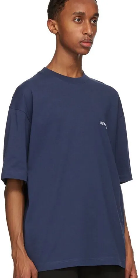 ♻️💯Reference model picture for the upper body❤️The top tested version BALENCIAGA basic embroidery logo pure cotton loose-fitting trendy brand short-sleeve for men and women. Fabric: 32S 280g super heavyweight fabric, ready-to-wear washed and soft to the touch. Printing: Japanese Tajima embroidery technology is used, the embroidery is accurate, the printing is meticulous and full, and there is no thread skipping. Accessories: Customized full set of BLCG accessories Color: Fluorescent green black gray dark khaki white Size: XS-L P:240