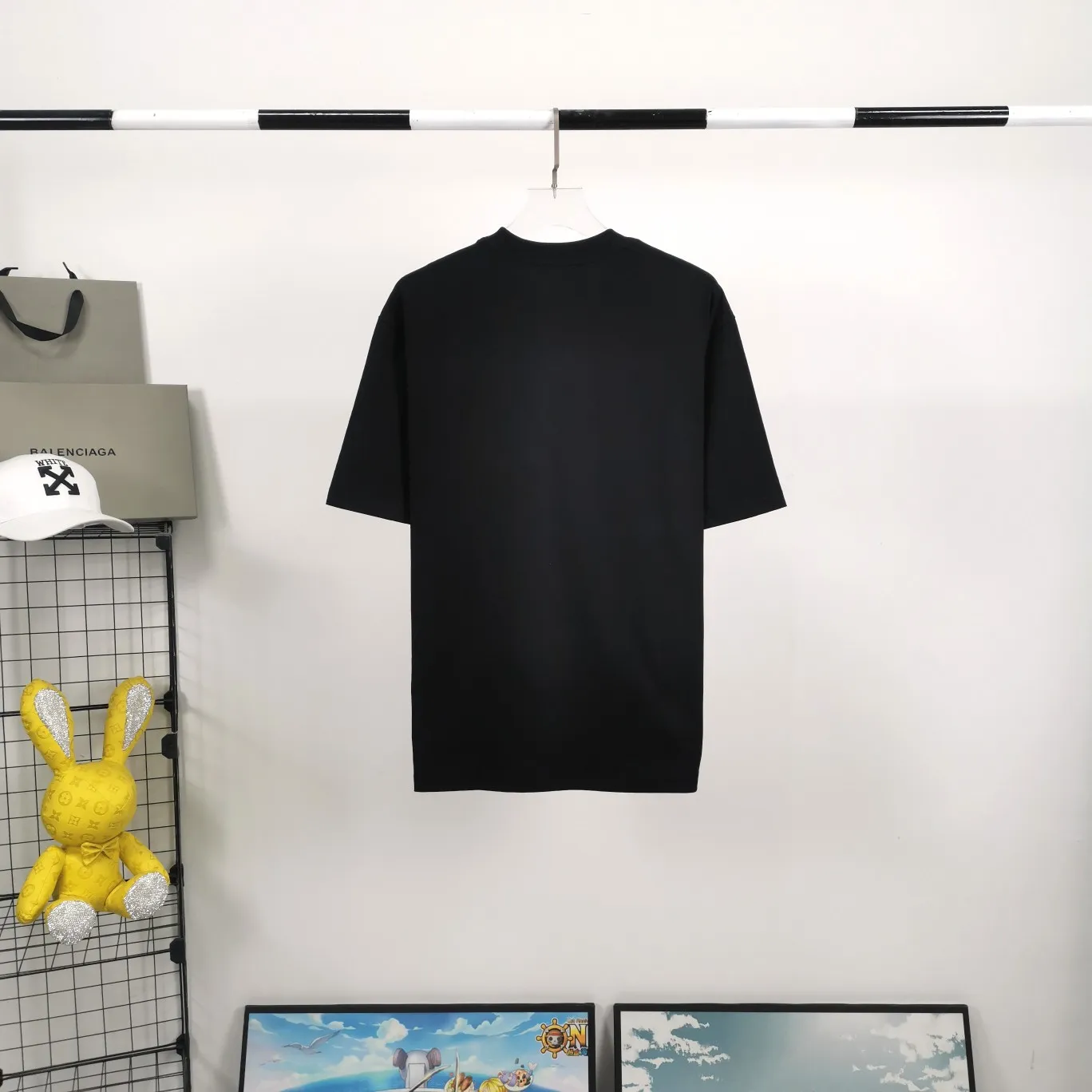Top tested version BALENCIAGA basic embroidery logo pure cotton loose-fitting trendy brand short-sleeve for men and women. Fabric: 32S 280g super heavy fabric, ready-to-wear washable, soft and comfortable to the touch. Printing: Using Japanese Tajima embroidery technology, the embroidery is accurate, the printing is meticulous and full, and there is no thread skipping. Accessories: Customized full set of BLCG accessories Color: Fluorescent green black gray dark khaki white Size: XS-L P:240