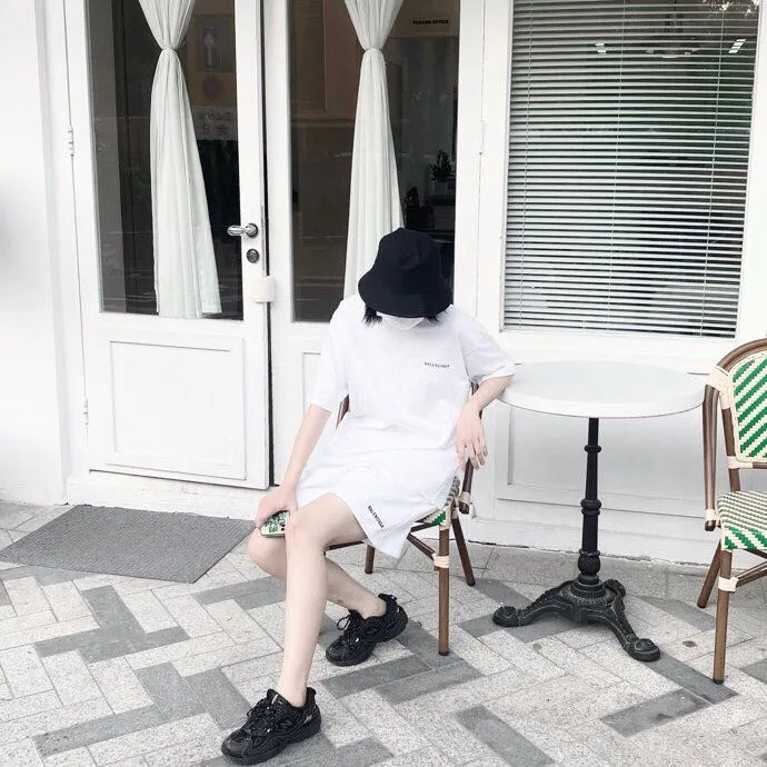 ♻️💯Refer to the model picture for the upper body❤️The top tested version of BALENCIAGA basic embroidered cotton loose shorts for men and women, the same fashion brand shorts. Fabric: Customized fish scale terry cotton fabric 440 grams, super heavy, ready-to-wear washed and soft to the touch. Printing: Japanese Tajima embroidery technology is used, the embroidery is accurate, the printing is meticulous and full, and there is no thread skipping. Accessories: Customized full set of BLCG accessories Color: dark brown, gray, black, white Size: XS-L P:310