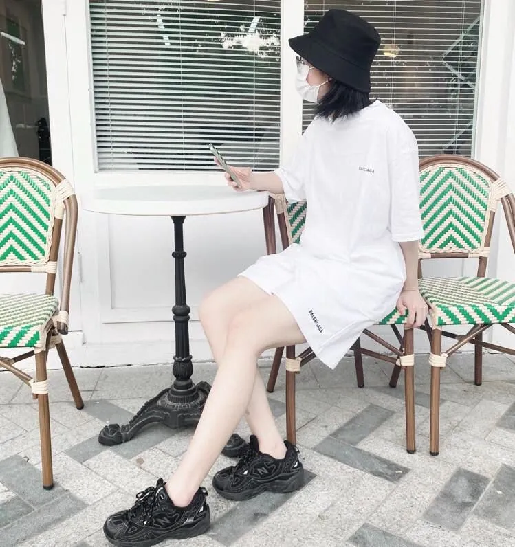 ♻️💯Refer to the model picture for the upper body❤️The top tested version of BALENCIAGA basic embroidered cotton loose shorts for men and women, the same fashion brand shorts. Fabric: Customized fish scale terry cotton fabric 440 grams, super heavy, ready-to-wear washed and soft to the touch. Printing: Japanese Tajima embroidery technology is used, the embroidery is accurate, the printing is meticulous and full, and there is no thread skipping. Accessories: Customized full set of BLCG accessories Color: dark brown, gray, black, white Size: XS-L P:310