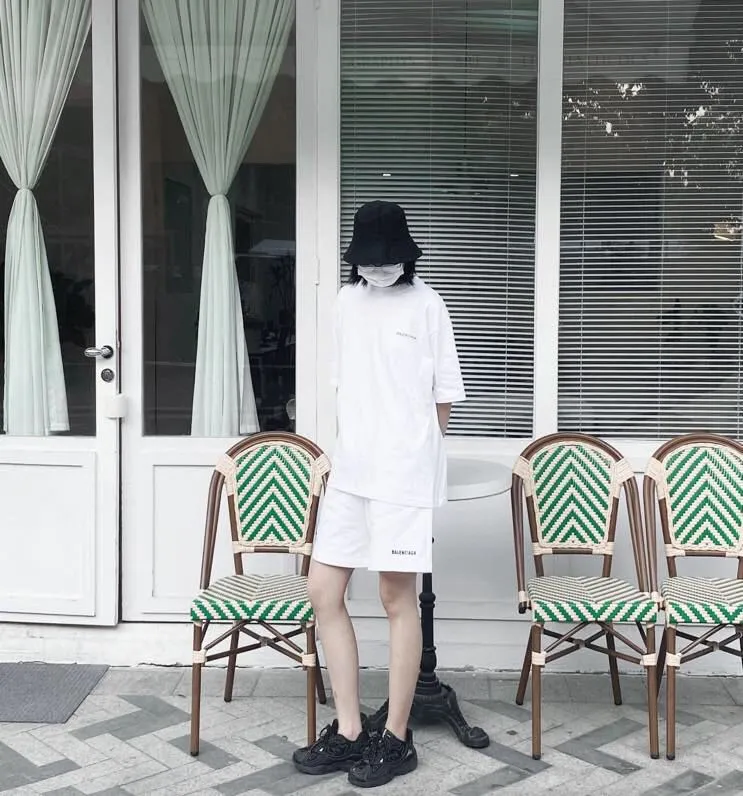 ♻️💯Refer to the model picture for the upper body❤️The top tested version of BALENCIAGA basic embroidered cotton loose shorts for men and women, the same fashion brand shorts. Fabric: Customized fish scale terry cotton fabric 440 grams, super heavy, ready-to-wear washed and soft to the touch. Printing: Japanese Tajima embroidery technology is used, the embroidery is accurate, the printing is meticulous and full, and there is no thread skipping. Accessories: Customized full set of BLCG accessories Color: dark brown, gray, black, white Size: XS-L P:310