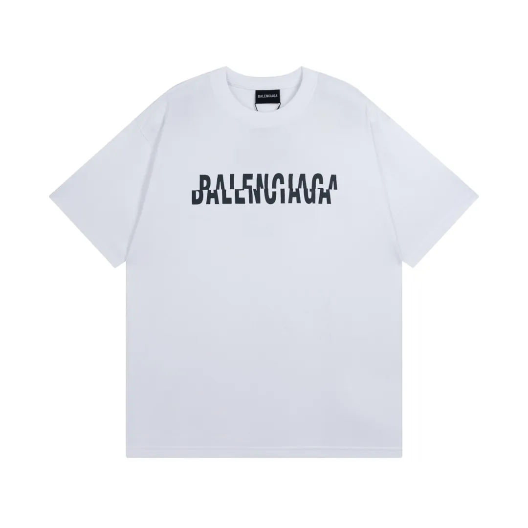 🅿️174 Actual pictures [Top version. Official website quality] BALENCI*GA/Paris BALENCI*GA# staggered letter LOGO printed washed short-sleeved T-shirt. Brick cabinet synchronization. The fabric is made of Paris ZP custom-woven and dyed 100% cotton double yarn compact cotton. The weight is 260 grams. The cloth surface is clean. The cloth pattern is clear. Soft and comfortable. The color fastness is good. It is not easy to change color. The threads are woven and dyed with no color difference. The printing uses imported environmentally friendly glue, which has a three-dimensional effect and no burrs. The ready-made clothes are washed and worn, and the brick cabinets are restored. The version adopts the OS loose shoulder style. Same style for men and women. Code: BL223095 Color: washed black. White Size: XS to L